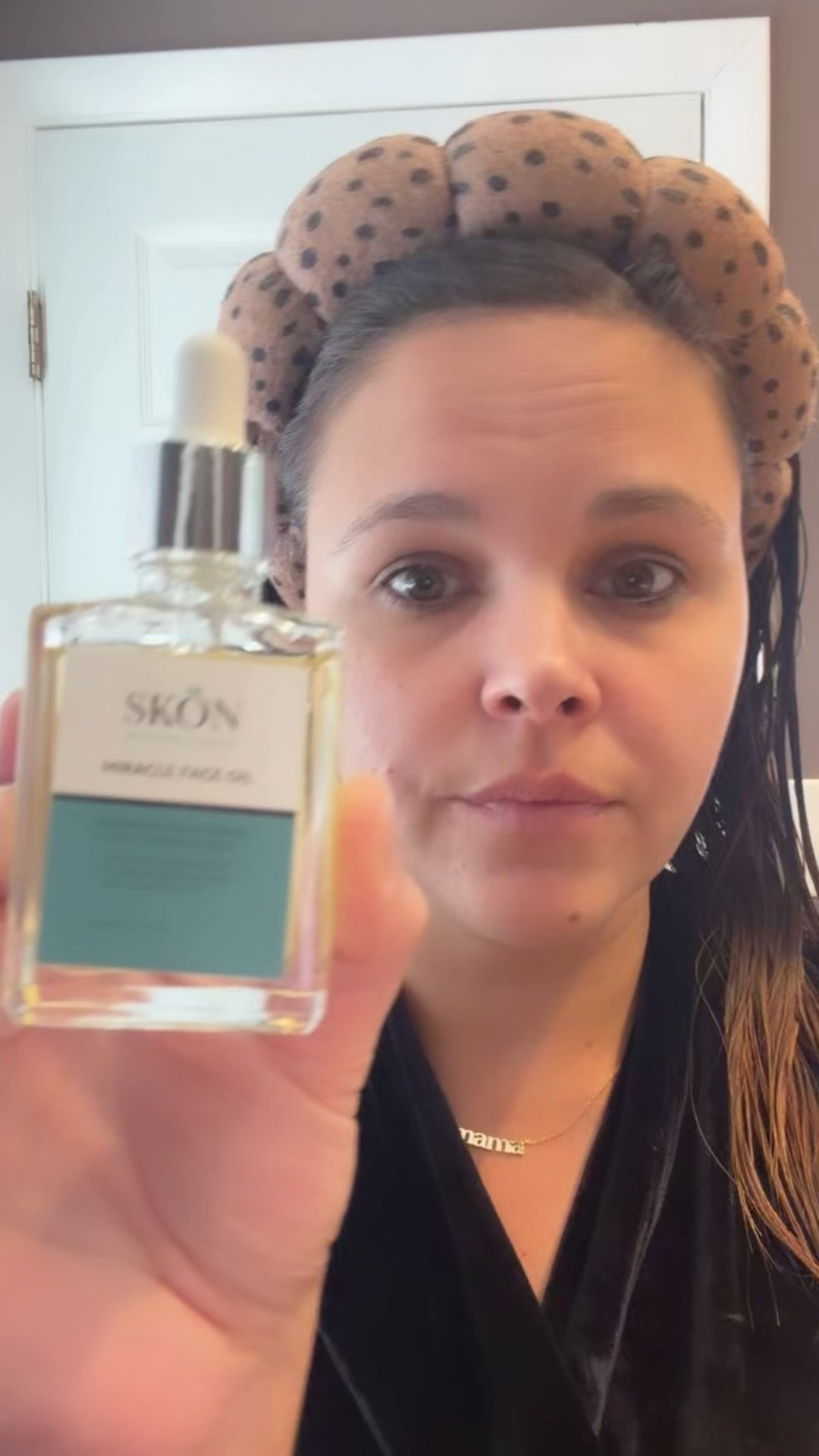 Glowing skin, ✨
22 plant oils. One Miracle Face Oil.
Clean, luxe, confidence-boosting skincare that hits.
Pairs well with date night + self-care 💫
@discover.skon #SkönMeansBeautiful #GlowUp

#LTKmorningroutine