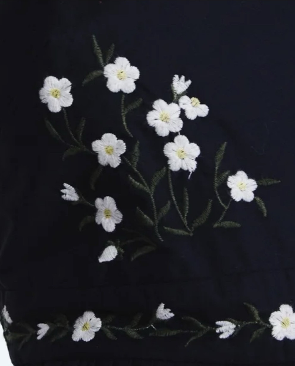 Look at the sweet embroidery on this dress!!! 😍😍 100% cotton, fit & flare, midi-length (my favorite!) sundress. Adjustable straps for the win too!!