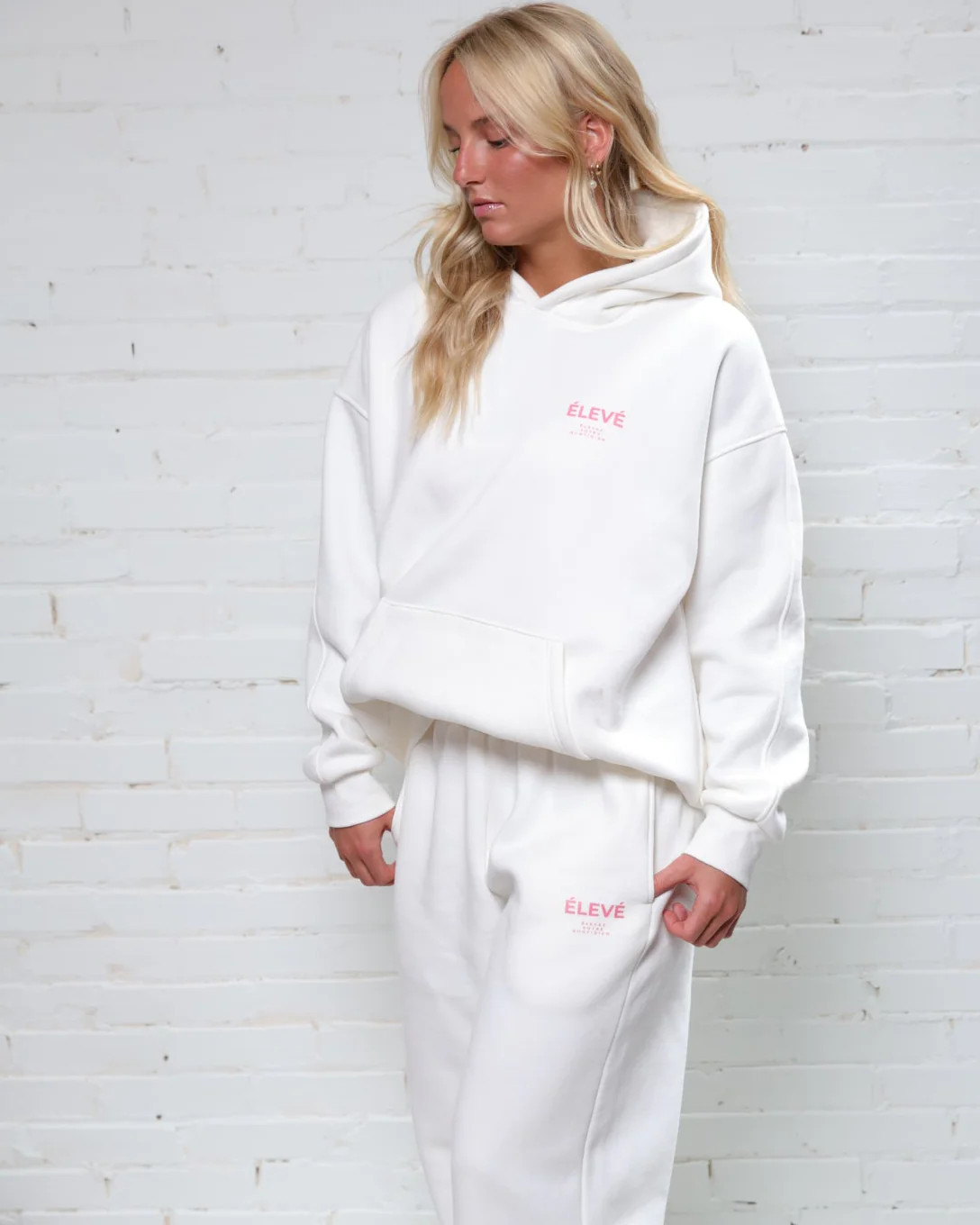 Women’s Relaxed Lounge Sweatshirt – Soft Fleece, Blush Pink Logo, Studio-to-Street | ÉLEVÉ