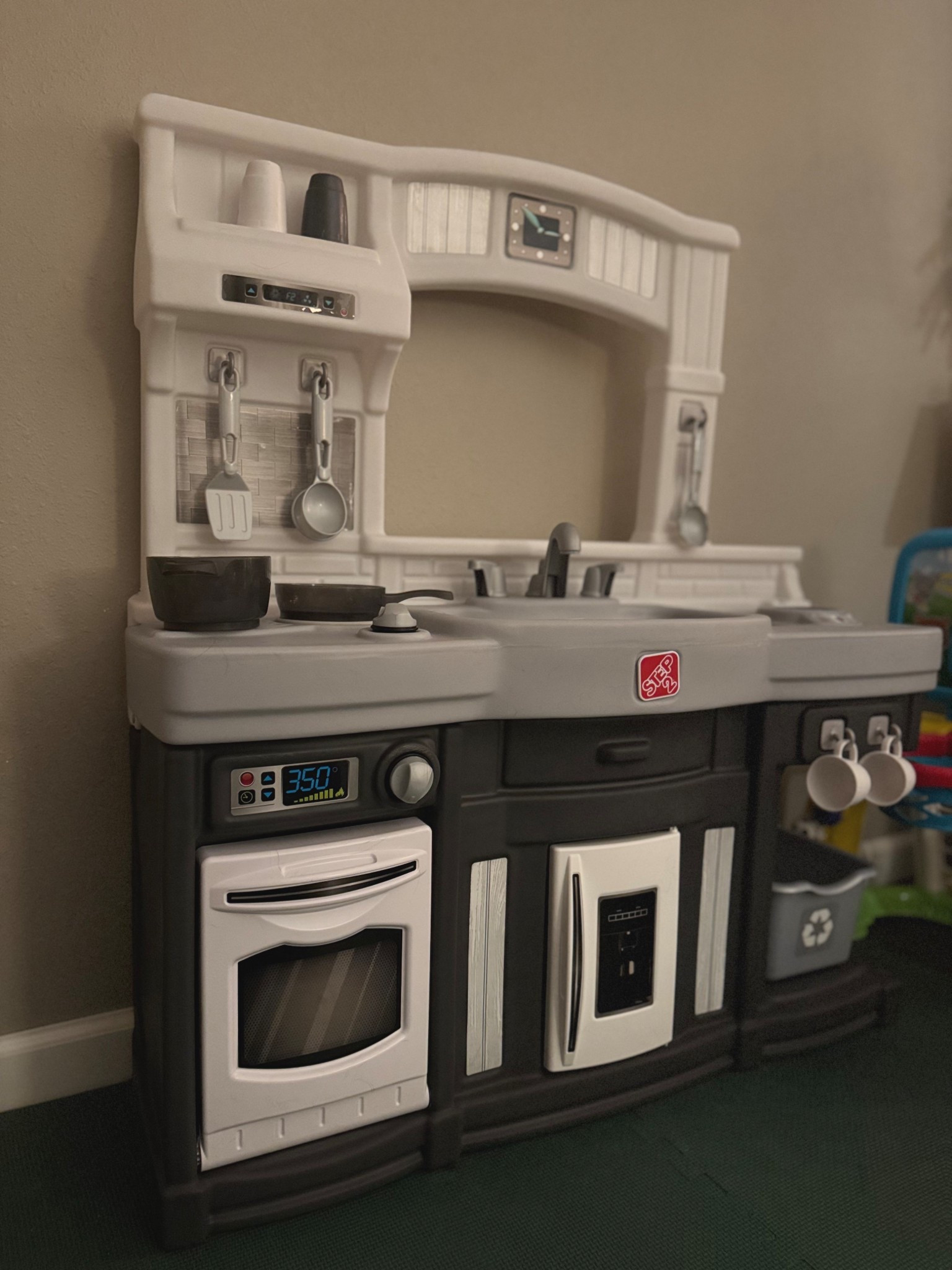 Play kitchen for my toddler! This exact one is from Kohl’s which isn’t on LTK so I linked similar ones. 

#LTKHome #LTKBaby #LTKKids
