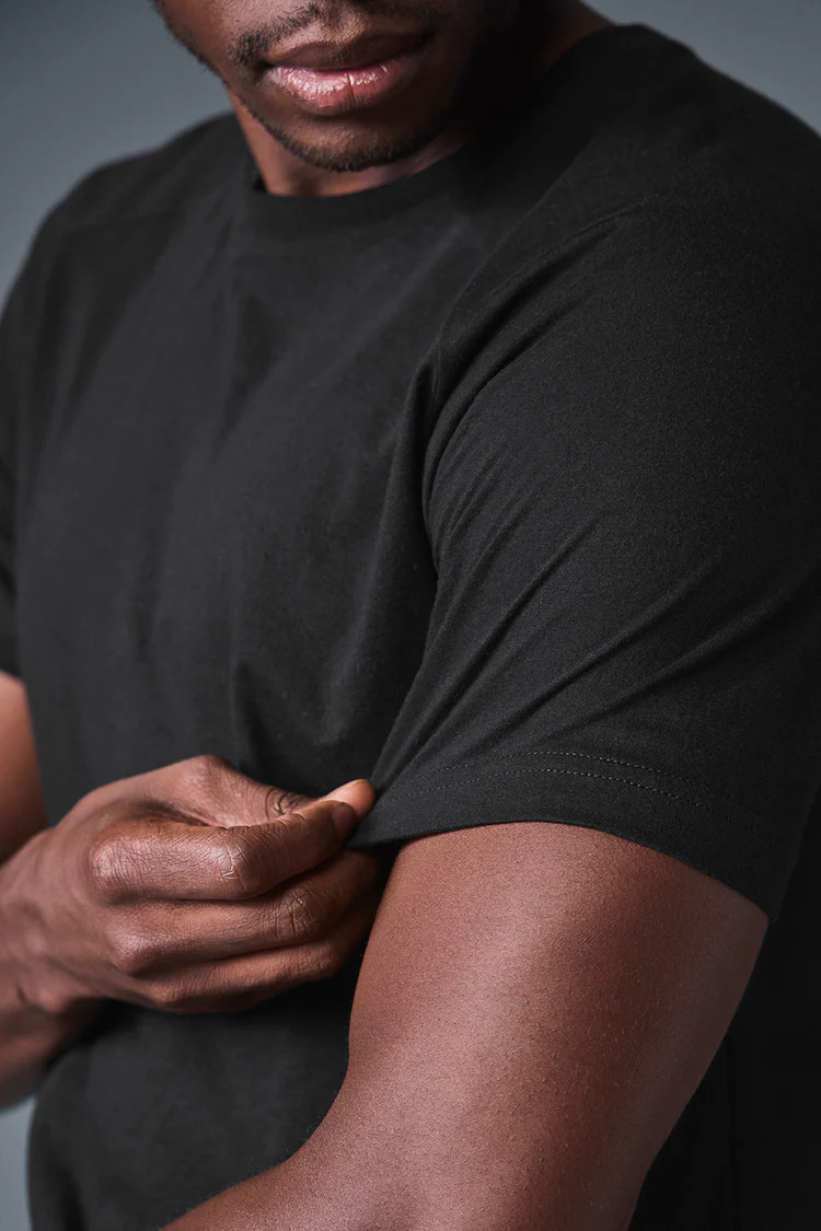 Model is 6'2” wearing MModel is 6'2” wearing MWearing Size MediumModel is 6'2”, with a 40... | Alo Yoga (US)