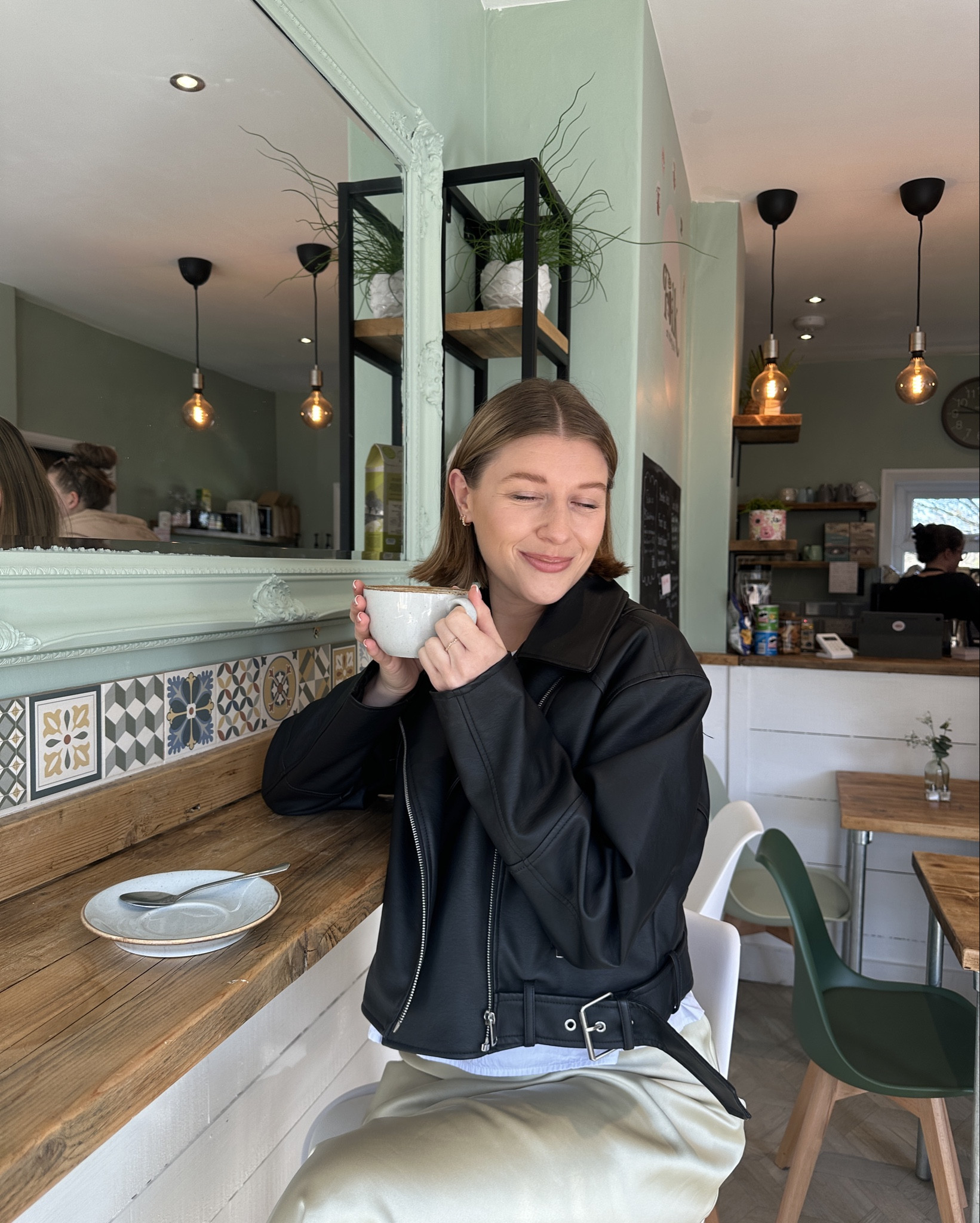 My new favourite leather jacket, perfect for everyday 🖤🖤 #leatherjacket #springstyle #minimalistfashion 