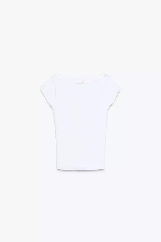 SLIM FIT - CUELLO BARCO - MANGA CORTACamiseta confeccionado en rib de cuello barco y manga muy co... | Zara US