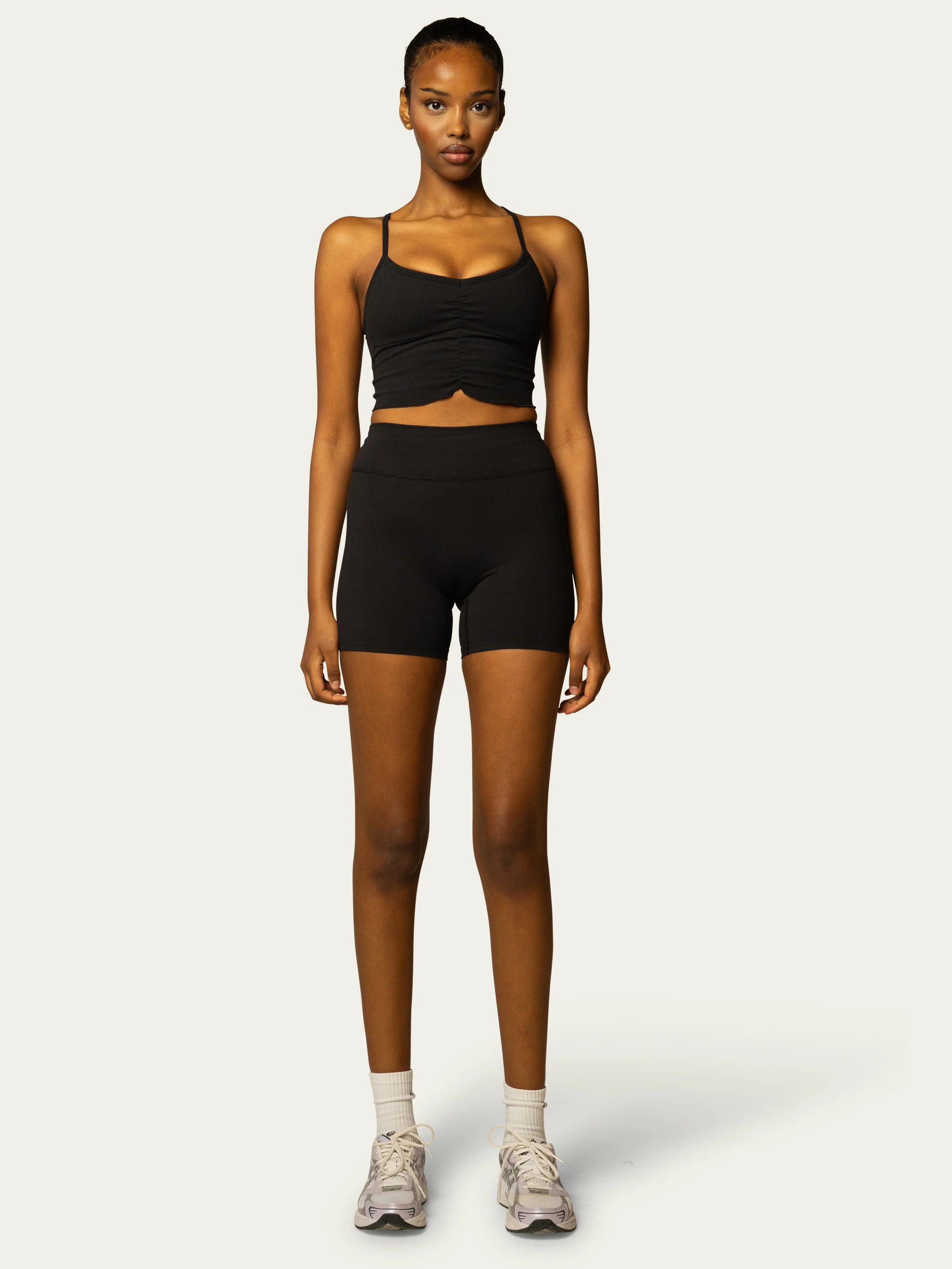 The Essentials Short / Black | 437