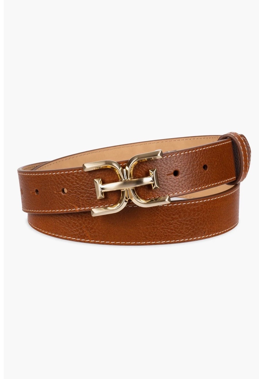 A great belt can completely transform an outfit 🤎✨
This Sam Edelman belt has quickly become one of my favorite accessories. The timeless design, quality details, and versatile style make it perfect for pairing with jeans, shorts, dresses, and trousers. One of those pieces you’ll reach for again and again. 🤍 #samedelman #fashion #style