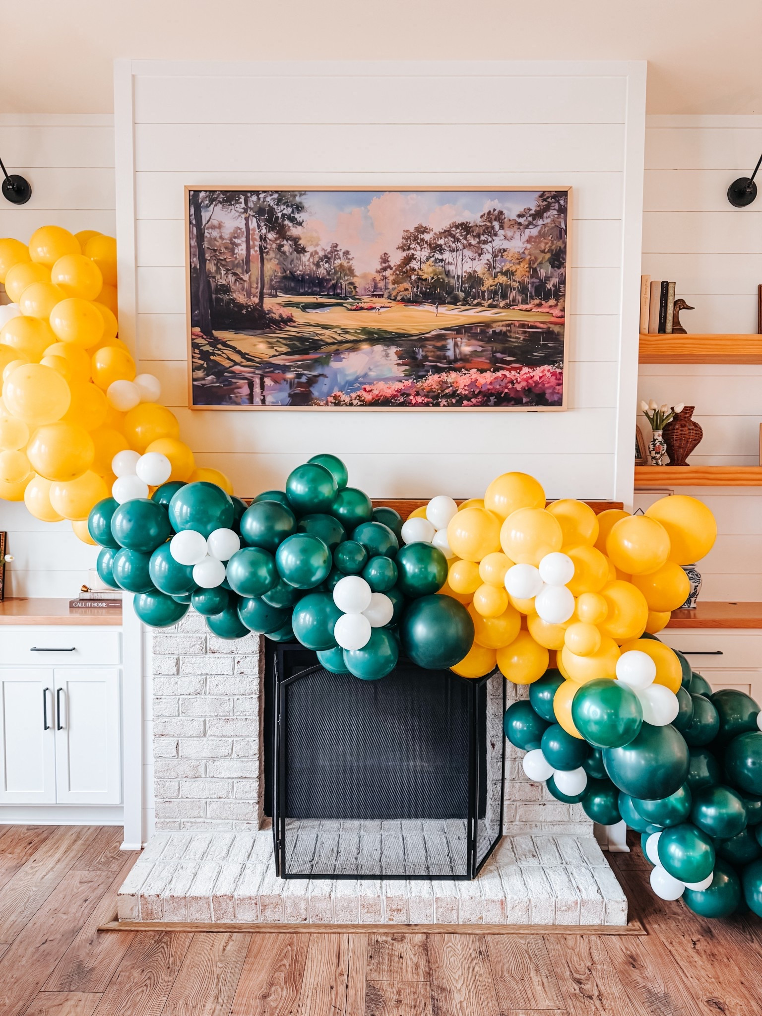 Masters party balloon garland with perfect frame tv background #partyplanner #eventplanner