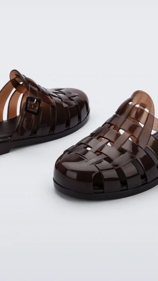 The jelly shoe that started it all 🍬 Melissa Possession Mule Comment Shop for link or 👉🏽 https://go.shopmy.us/p-66487255?s=sl1_stk_cpl  #fashion #shoes #jelly