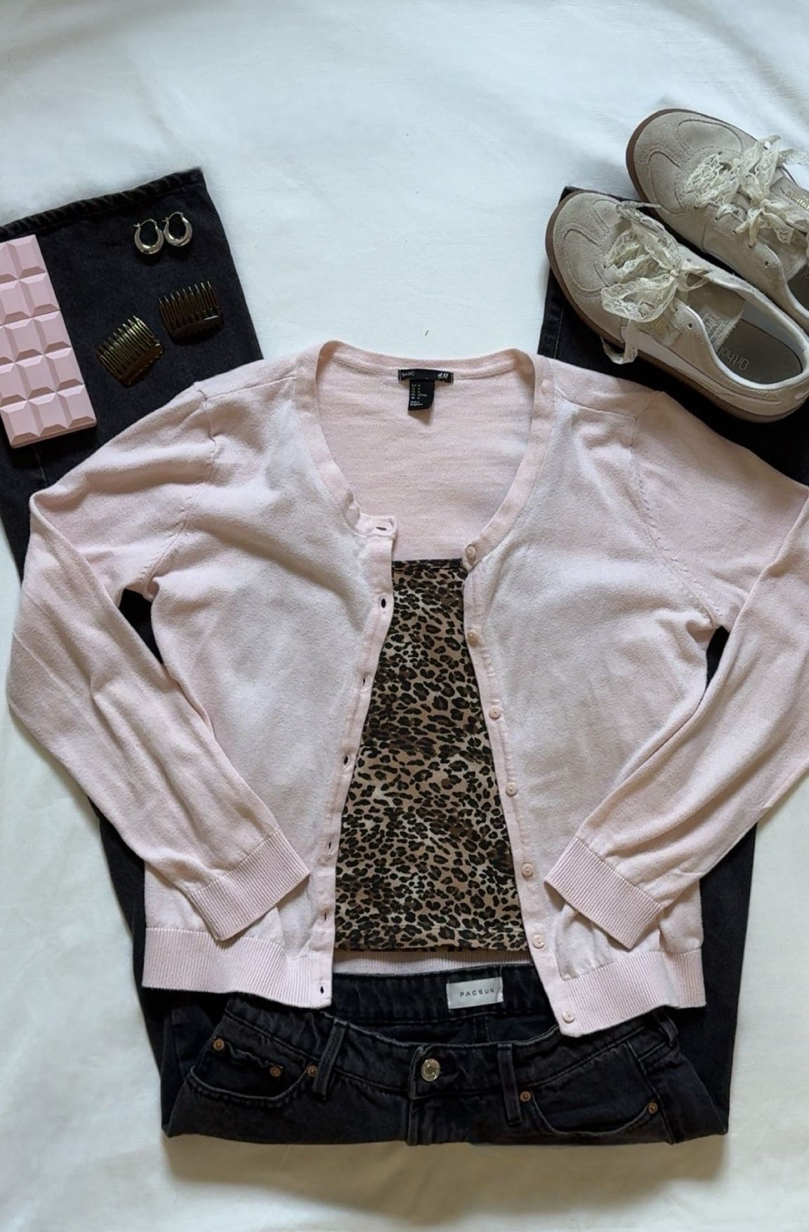 Lady killer
*** psa that is the cardigan I tagged just in pink 