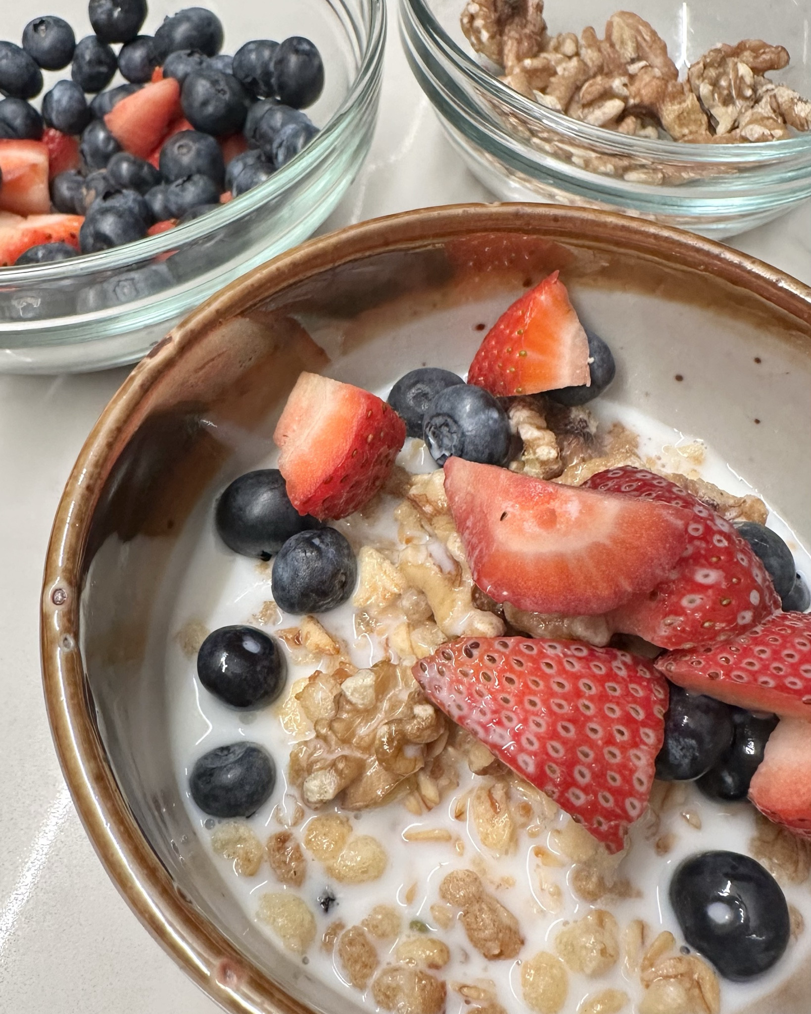 a fresh and energizing start—crunchy, sweet, and full of good fuel! Ready to take on a day? 💛