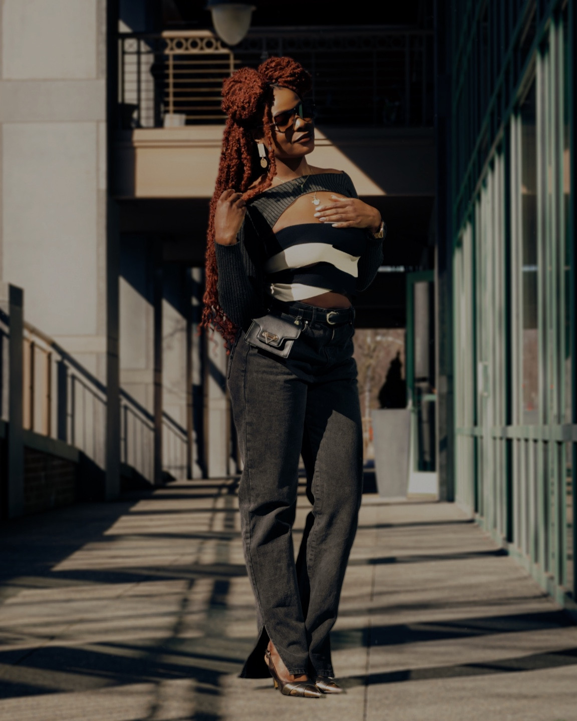 Split hem jeans with a pointed shoe. Such an easy way to make an outfit a bit more edgy. 

#LTKunder50 #LTKunder100 #LTKstyletip