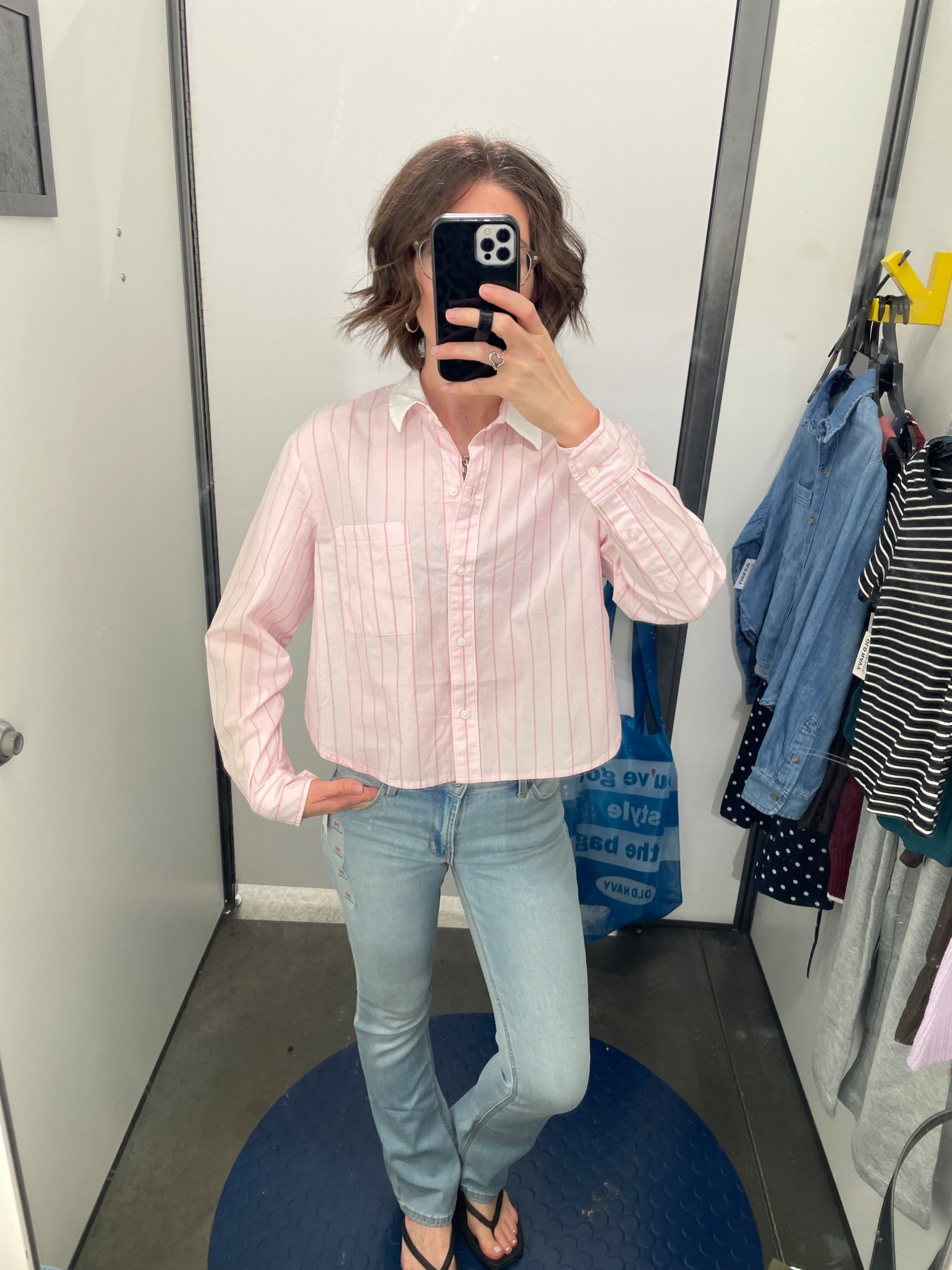 Cropped button up: TTS
Bootleg jeans: TTS, if between go up 1 size. Petite friendly, wearing the regular length and it’s a teeeeeeny bit short on me 