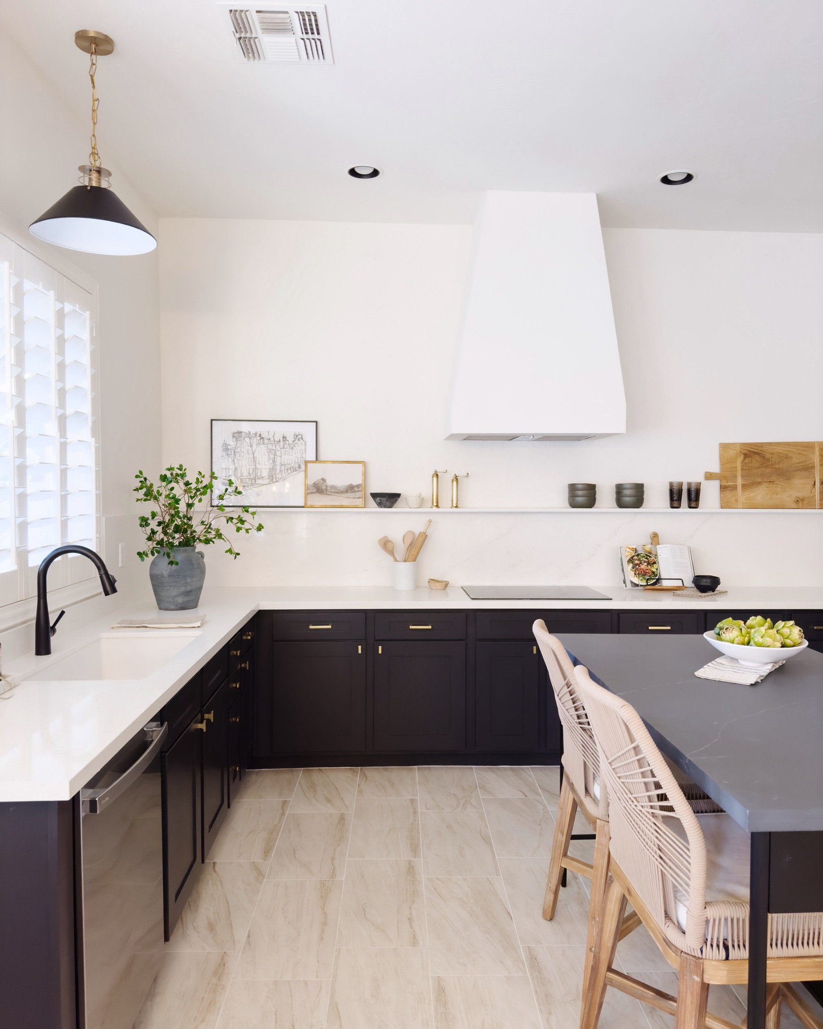 Kitchen Inspo 
#counterstools #kitchenpendant #blackkitchencabinets #kitchendecor 

#LTKhome #LTKfindsunder100