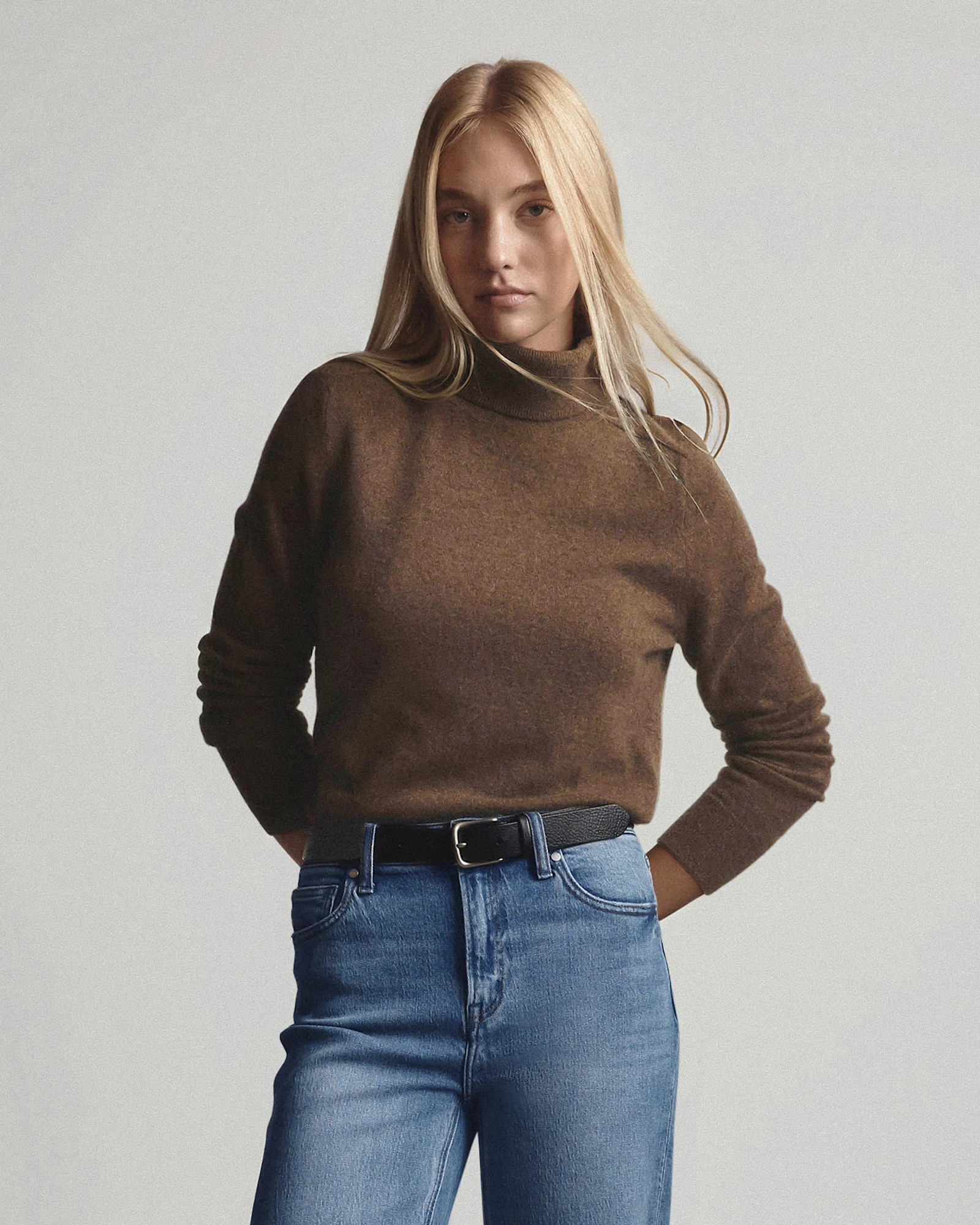 Quince | Women's Mongolian Cashmere Turtleneck Sweater in True Navy, Size Large | Quince