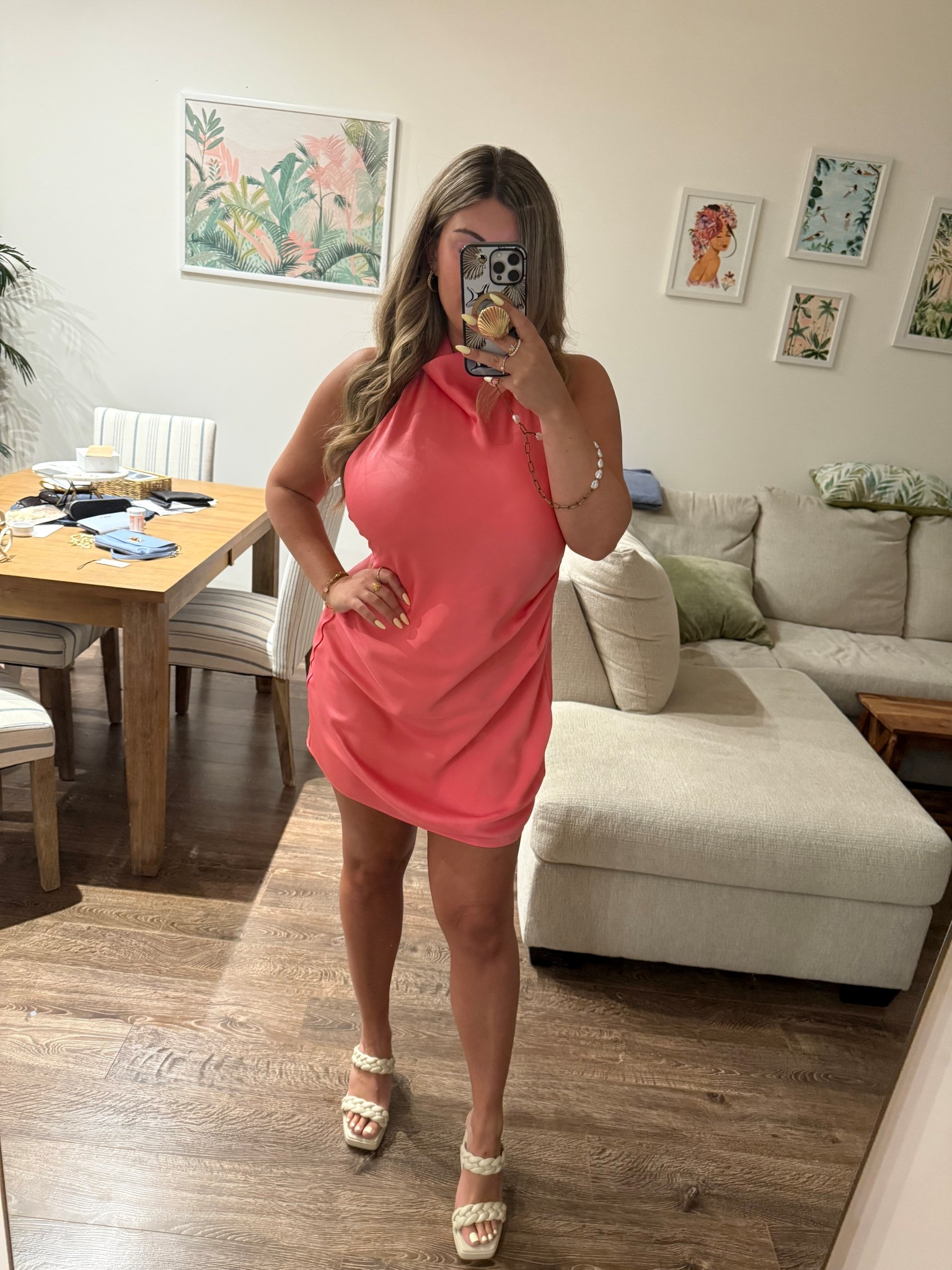 This dress comes in so many colors!!


Night out
Date night 
Girls night 
Satin dress 
Aritzia

#LTKMidsize #LTKShoeCrush #LTKSeasonal