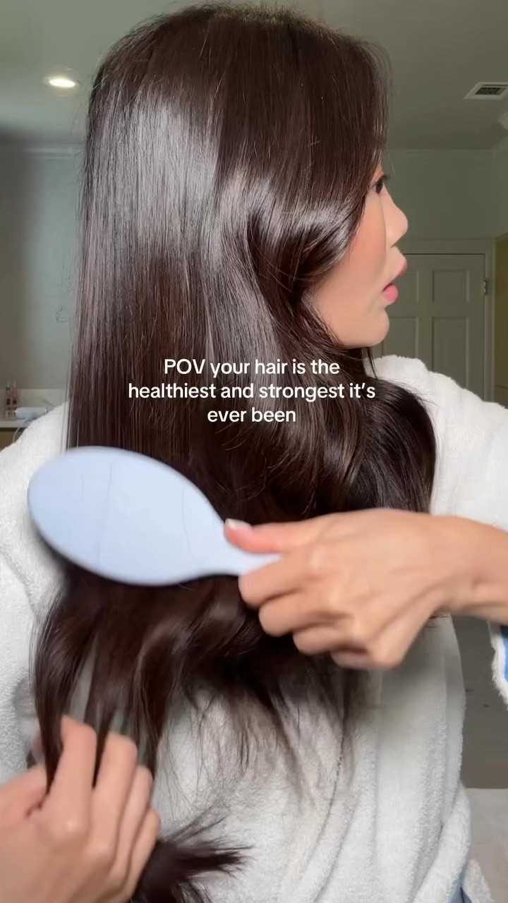 The recipe…

SHAMPOO/CONDITIONER: Shampoo is the most important set of products in our hair routine. Using the wrong shampoo can lead you down the path of scalp irritation, itch, dry strands etc. I’ve currently been testing out the @k18hair Damage Shield Shampoo + Conditioner (I’m working on a deep dive K18 brand review, coming soon!). This shampoo and conditioner is lovely! I especially like the optimized pH that ensures it’s gentle on hair. $36

TREATMENT MASK: I am really impressed with @livingproof Triple Bond Complex $45. I have healthy hair, so many of these types of treatments don’t do much for my hair, but this one makes my hair NOTICEABLY smoother, softer, less frizz, more shine. I use 2-3 pumps on towel dried hair after washing. 

HAIR GROWTH SERUMS: I have been using some sort of hair growth serum for years. I started using them after having my oldest Chloe 6yrs ago, and never stopped using one. I’ve been testing out two new serums since January (not at the same time, one for a few months and then the other) —  @sicksciencelabs $58 and @livingproofinc $64—  and am I’m going to post soon an in-depth review of all the hair growth serums I’ve tried! 

SUPPLEMENTS: Beauty from the inside out is something I talk about ALL THE TIME.  I’m a big proponent of healthy eating and supplements. I’ve been taking the @areygrey supplements on and off for years. I always notice a huge difference in my hair whenever I stop. I like that the formula can prevent and reverse greying, and increases overall hair shine and thickness. $46 (code AMYC20 for 20% off) 

ANTI FRIZZ/LEAVE IN CONDITIONER/HEAT PROTECTION: The @bumbleandbumble Hair Dresser’s Invisible Oil $34 is the gold standard for smoothing frizz, adding hydration and heat protection imo, but some of you have been asking me for a budget friendly option and for that I highly recommend the @saltair Heat Protectant Spray $13. 

HEATLESS CURLS: Every since shifting to a heatless curler from my hot rollers, my hair has taken on a whole new level of health and shine!! Love this one from @silknlove.co $35. A good budget friendly one I love too is @mykitsch for $16. 

Let me know if you have any questions!