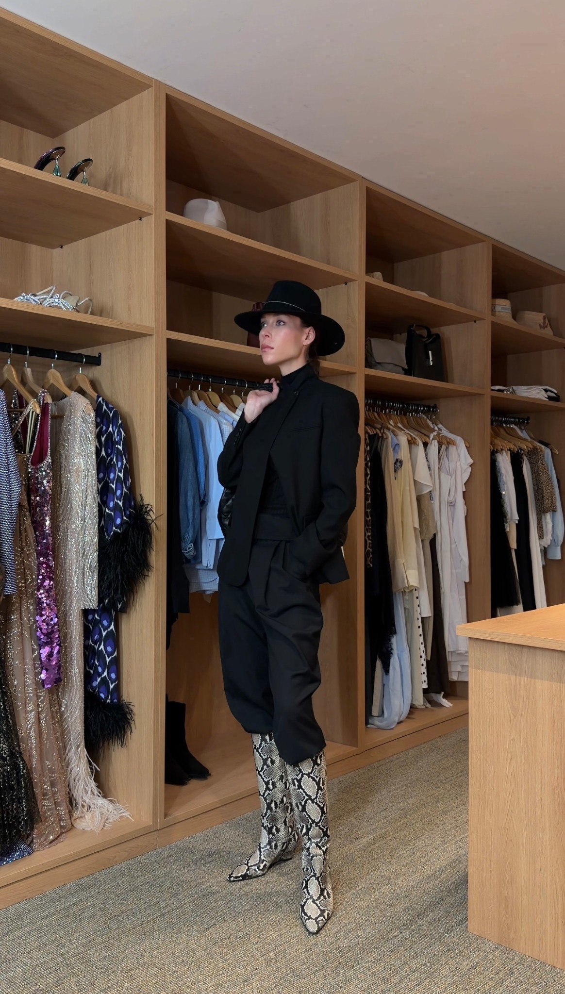 Countryside chic with a modern twist.
Tailored black blazer, high-waisted pants and statement snake boots for an elevated equestrian inspired look. The wide-brim hat adds that effortless countryside elegance while keeping the silhouette sharp and modern.

A look that feels timeless, refined and a little bit adventurous.

#LTKeurope #LTKfrance #LTKspring