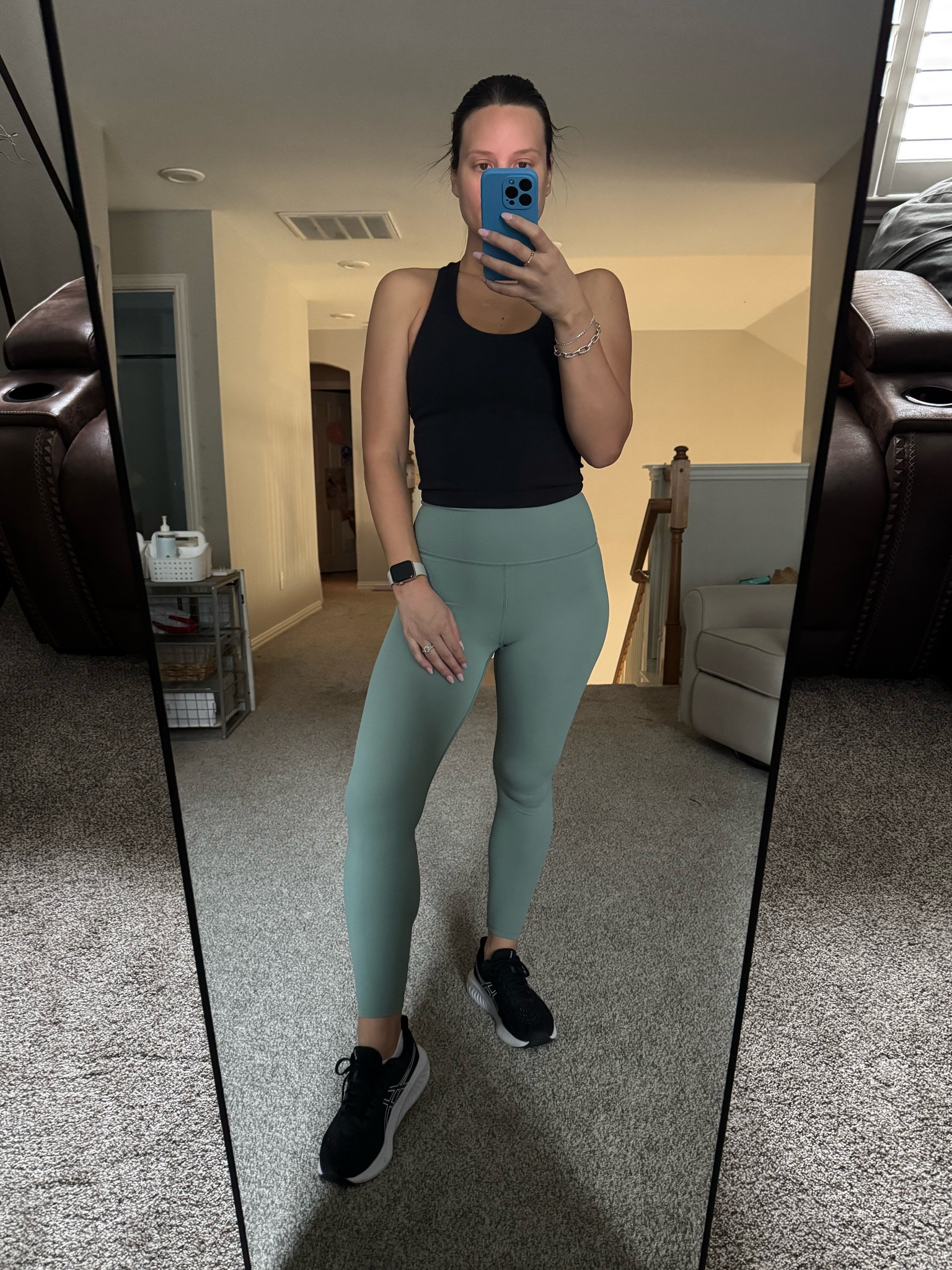 This tank is like a $20 boob job! 😆 And the leggings suck you in without being constricting 🙌🏻 

Wearing a medium top and small bottoms!

#LTKFitness #LTKFindsUnder50 #LTKActive