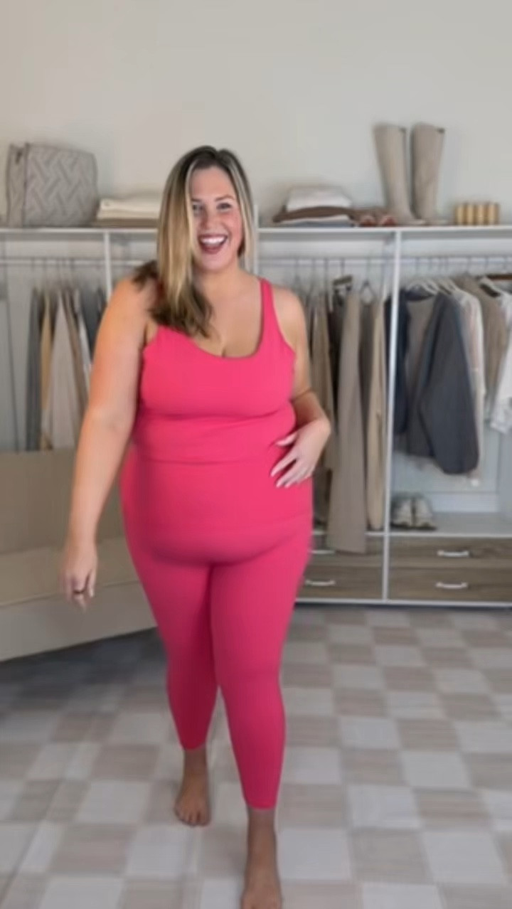 Top seller tour weekly roundup! I sized up to a 4X for length in the striped top. I sized up to a 3X in the grey cardigan and it runs true! I wear a 2X in the green cardigan. I sized up to a 3X in the blue top. For the jeans, if you’re in between size up - I am a pretty solid 20 these days and these fit me perfect, I could probably squeeze into the 18, just for reference. I wear a 2X in the leggings and they run true! 