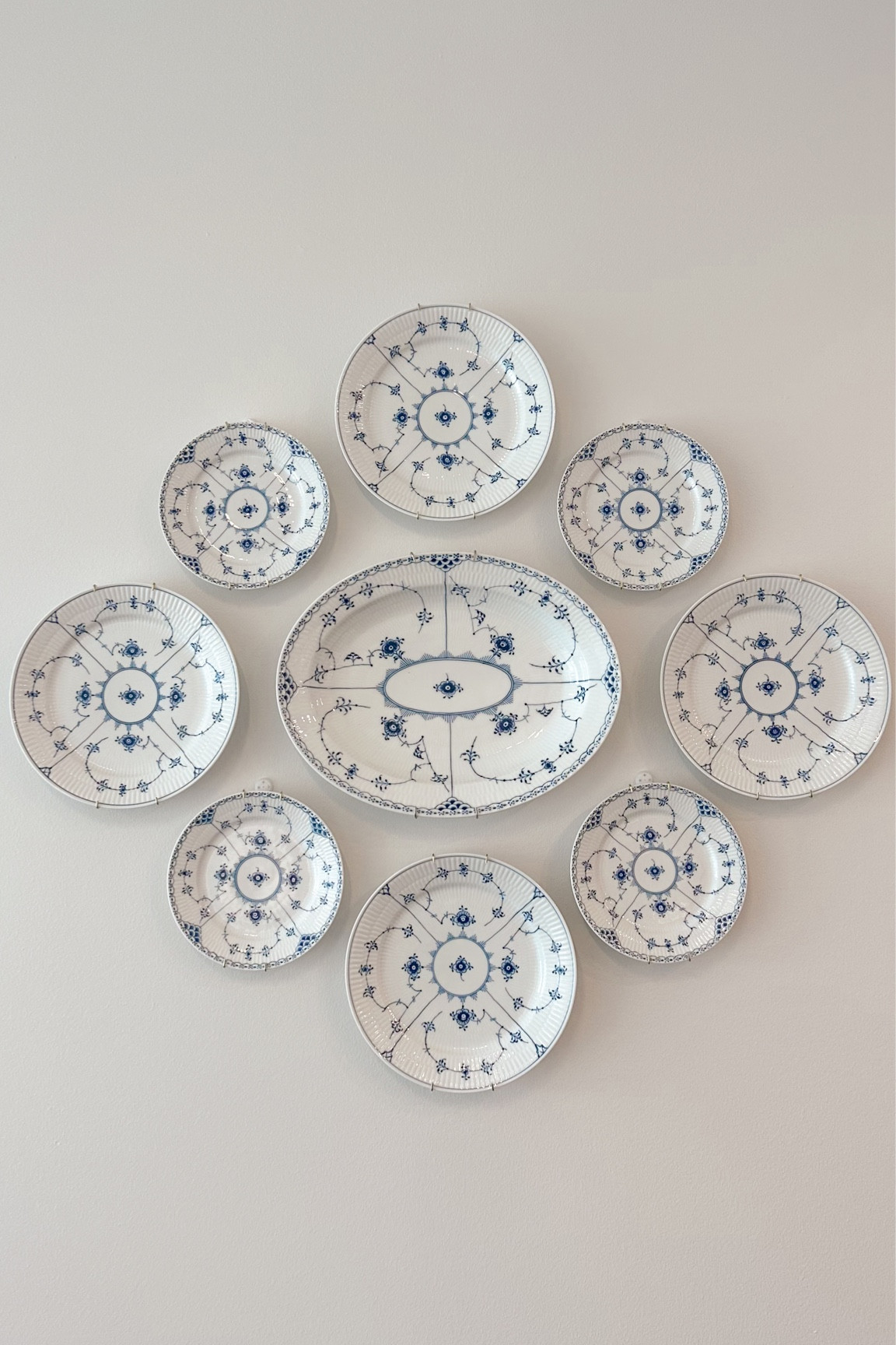 Finally got my plates hung🤍