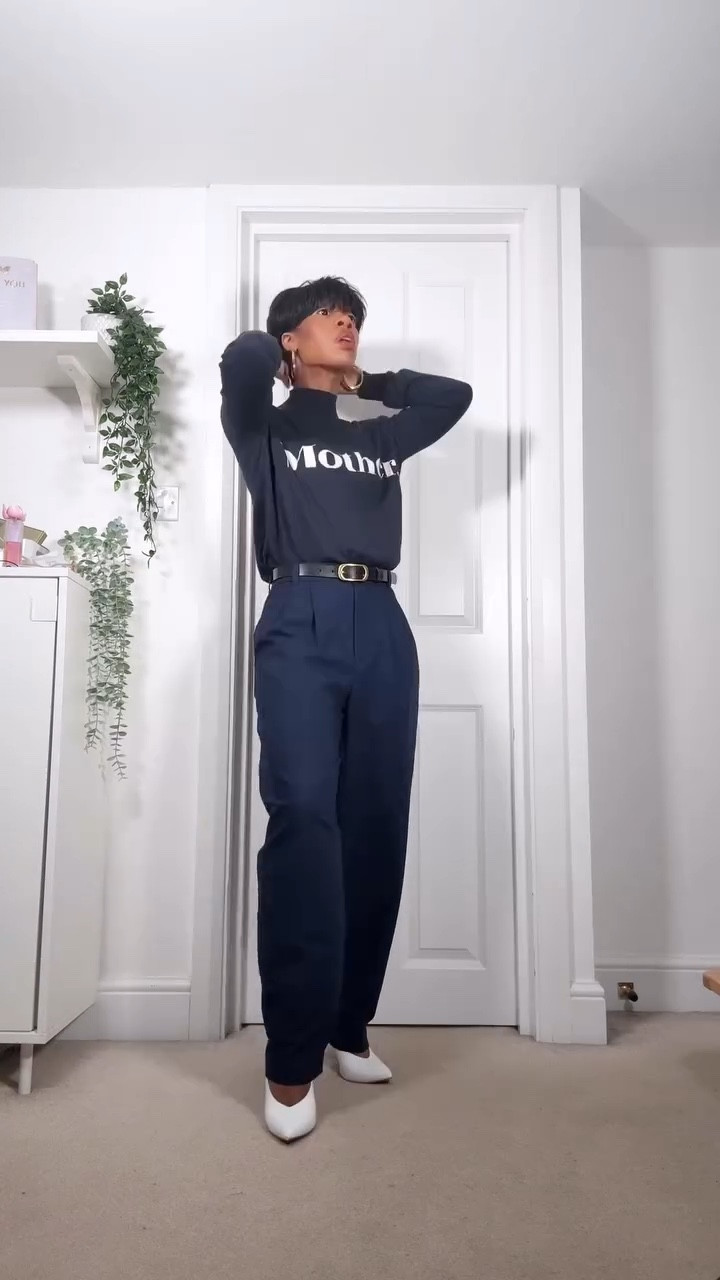 GRWM for a day of meetings in a monochromatic look. There’s something quite chic about wearing one colour! Love a good shaped trouser and a contrast pump for effortless easy style! Nothing fussy in this outfit, just clean classic shapes. These @uniqlo trousers were such a find! #workoutfitinspo #styleover30 #personalstyle #capsulewardrobe #workoutfit