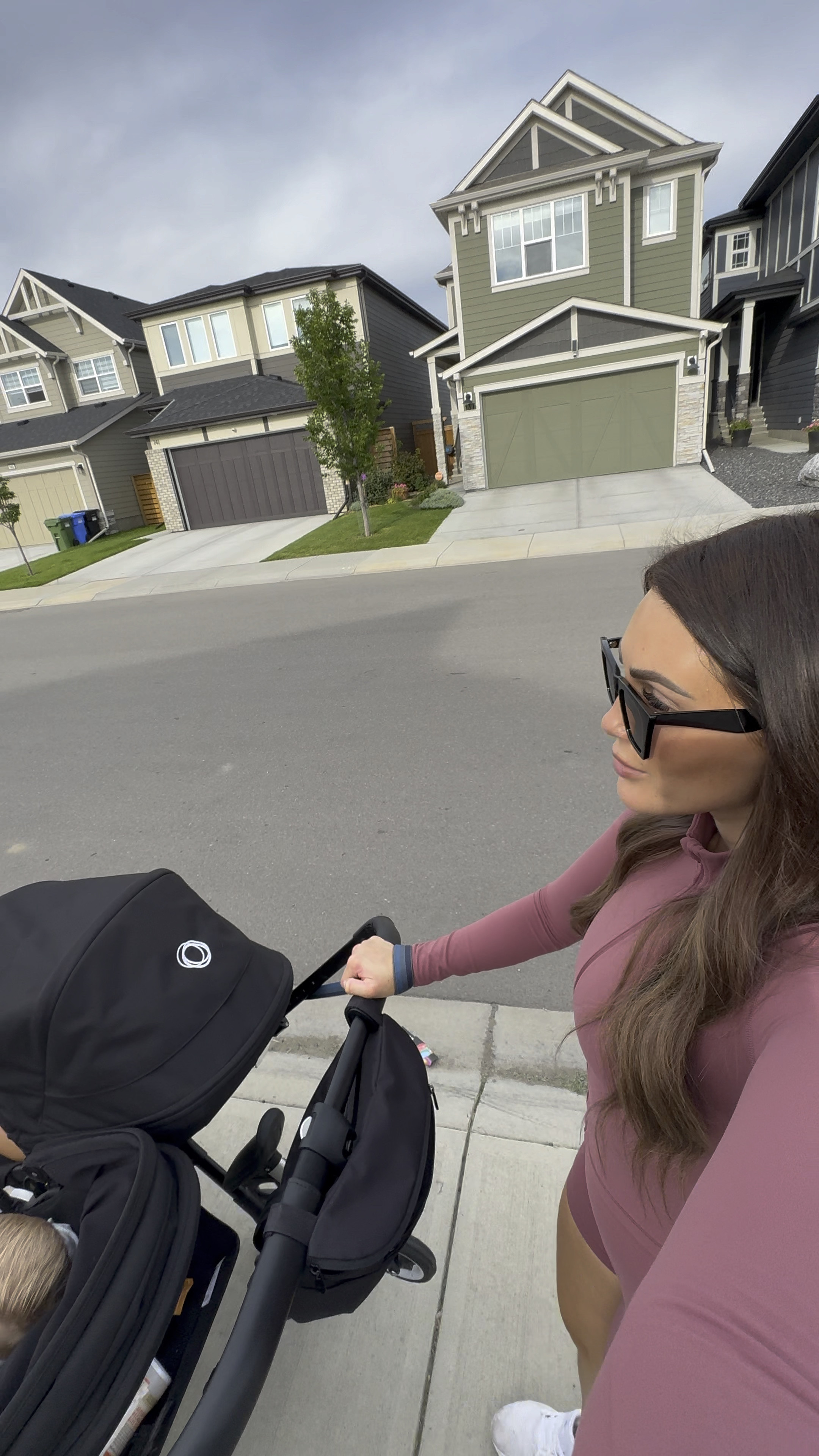 10k a day fit ✌🏼🏃🏽‍♀️

this color isnt available anymore but a similar one is! 

#LTKfitness #LTKActive