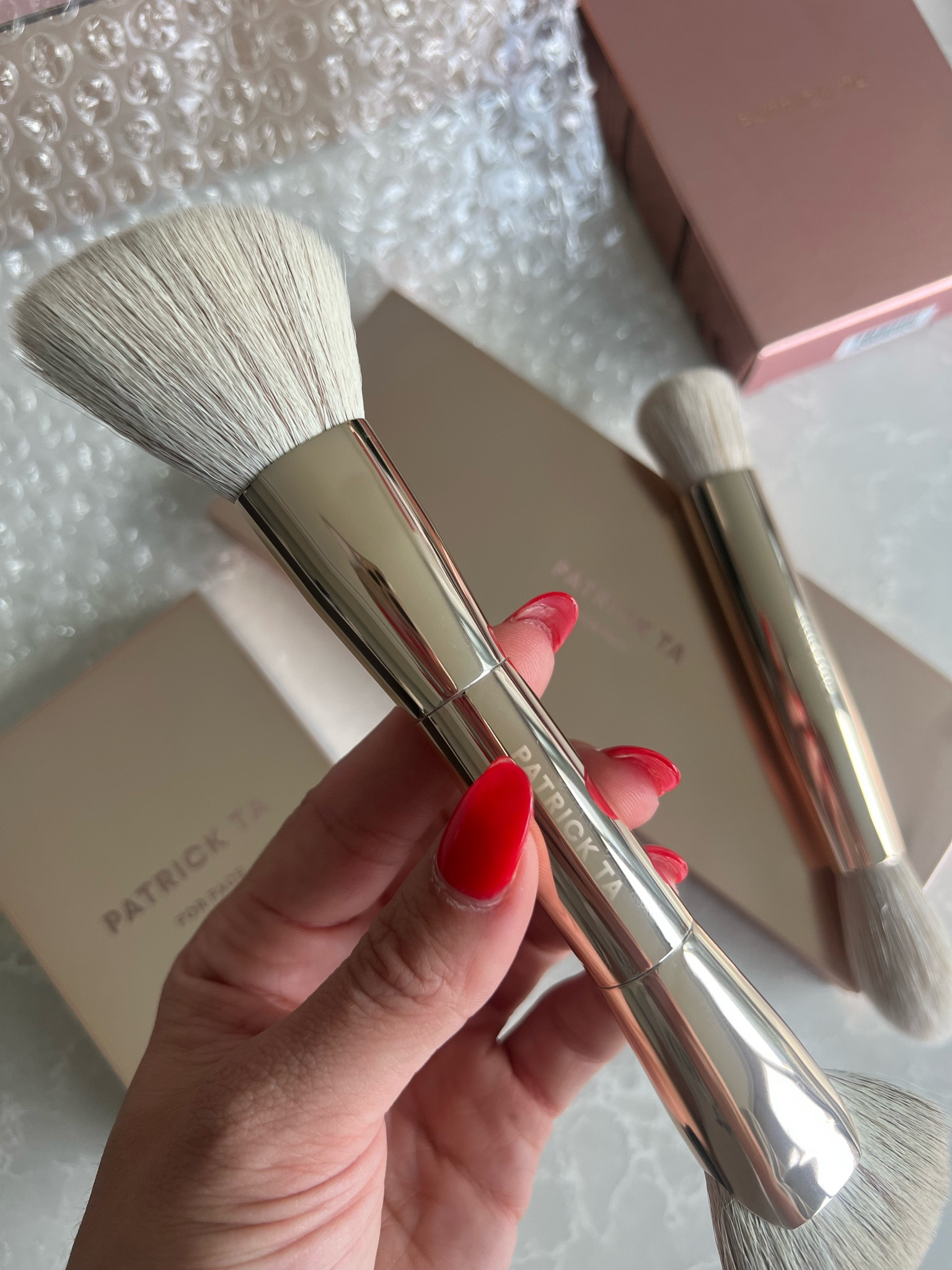 The most unreal makeup face brush dual end 