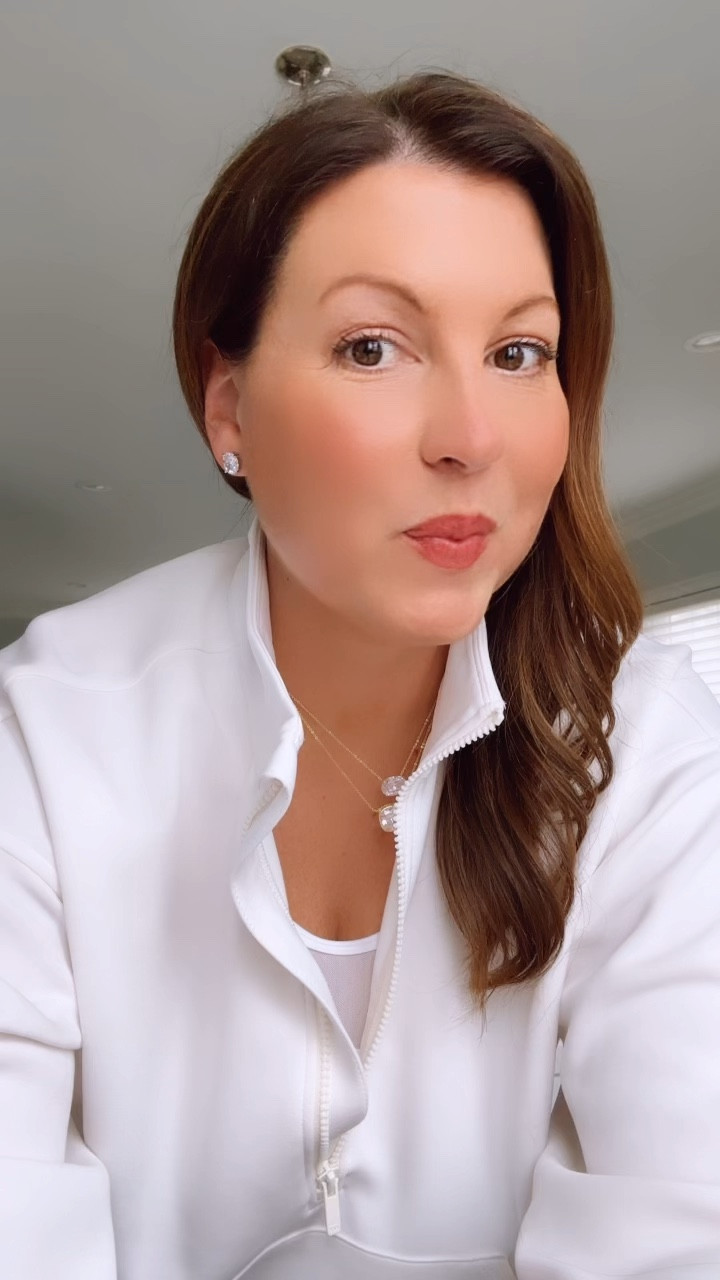 The Hello Gorgeous Stud ✨✨ Available for pre order in gold and silver!

Use code Erin to save 10% on every order!

#LTKfindsunder50 #LTKMostLoved #LTKGiftGuide