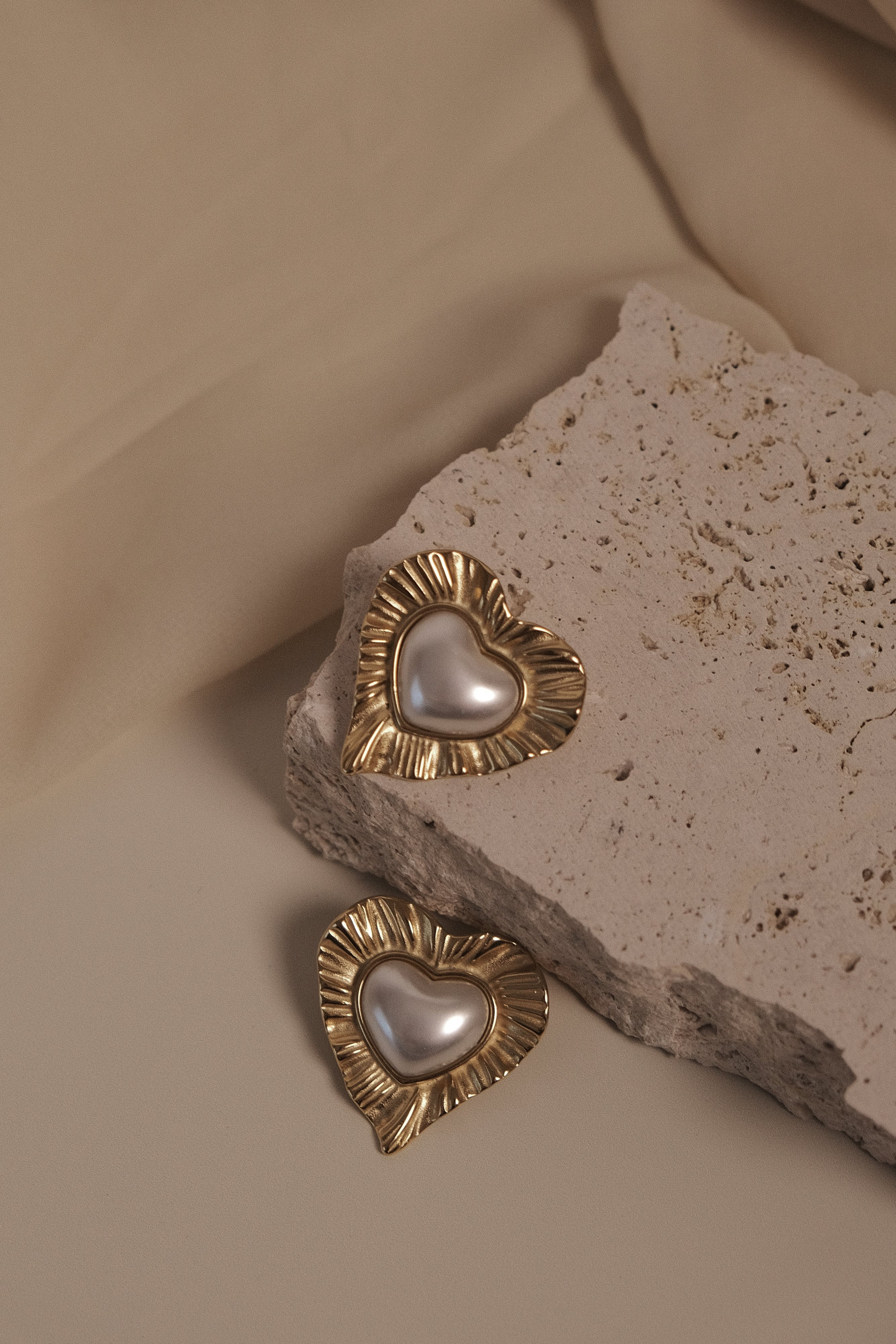Heart To Heart Pearl Earrings - Gold | MESHKI US