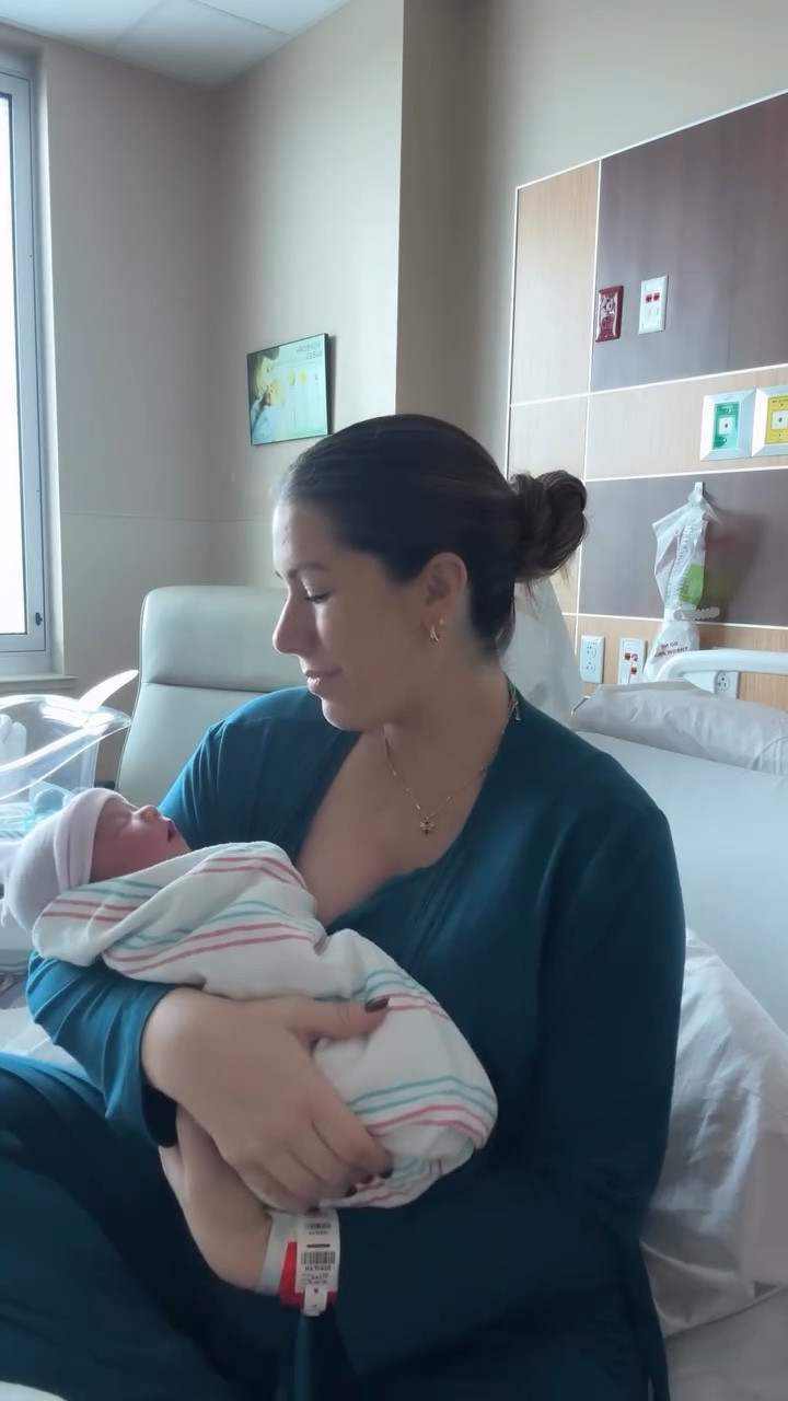 He’s Here! My sweet Max made his grand arrival on 08/25 9 lbs 6 oz, 20 inches long and immediately stole our hearts 💙

#newbornbabyboy #pregnancyvlog #birthvlog #birthstory #boymomma #familyof5