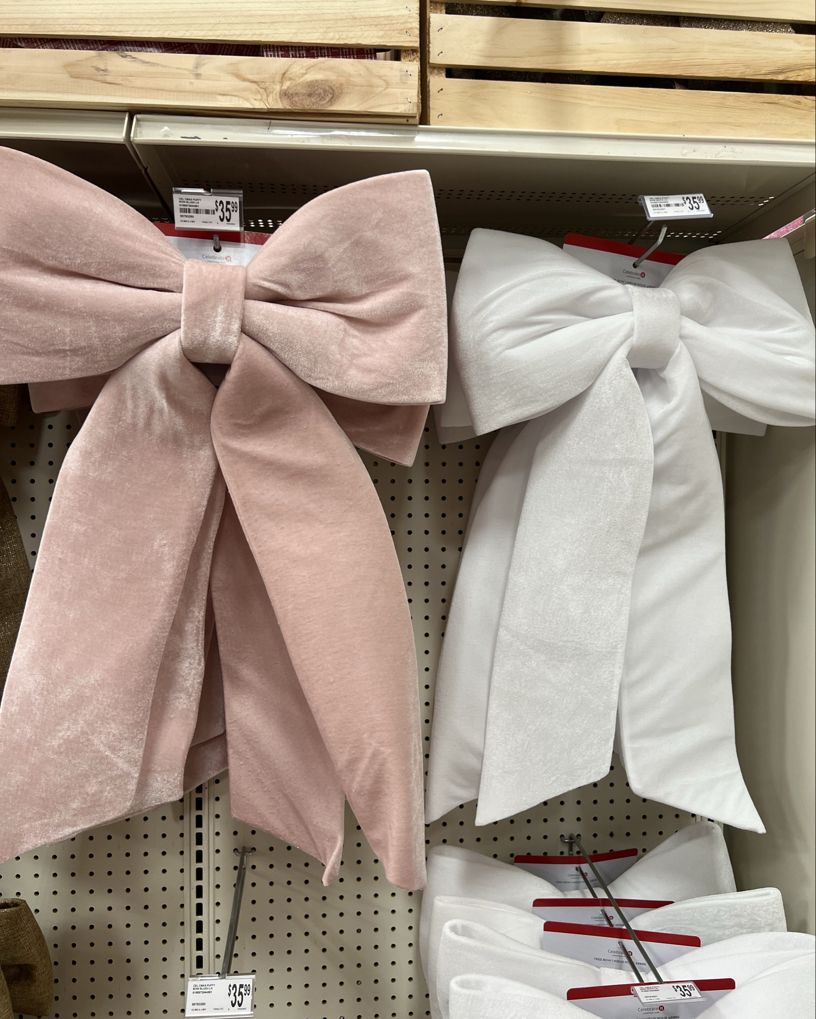 Oversized Christmas bows. Perfect as a tree topper or for your stair case. 


#LTKHome #LTKSeasonal #LTKHoliday