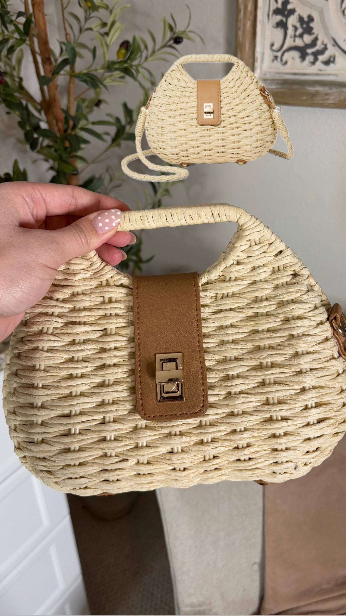 Straw bag perfect for vacation & warmer days ahead ☀️ wear as a clutch or on the shoulder with the strap 

#LTKTravel #LTKSeasonal