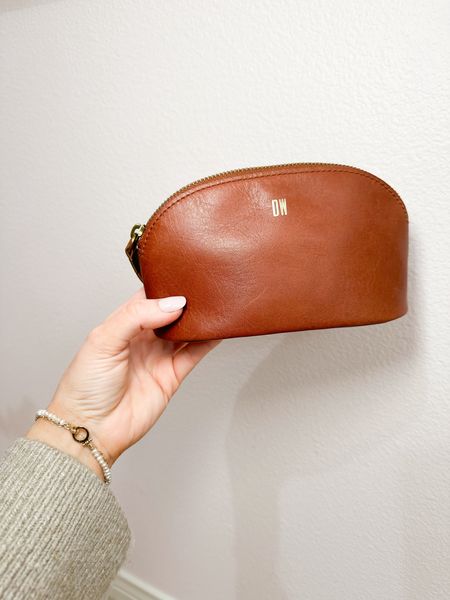 Holiday gift ideas for her! 


Madewell makeup bag, Christmas gift ideas for her, holiday gifts, Christmas gifts, leather makeup bag, personalized gifts, my styled life. 

#LTKbeauty #LTKitbag #LTKGiftGuide