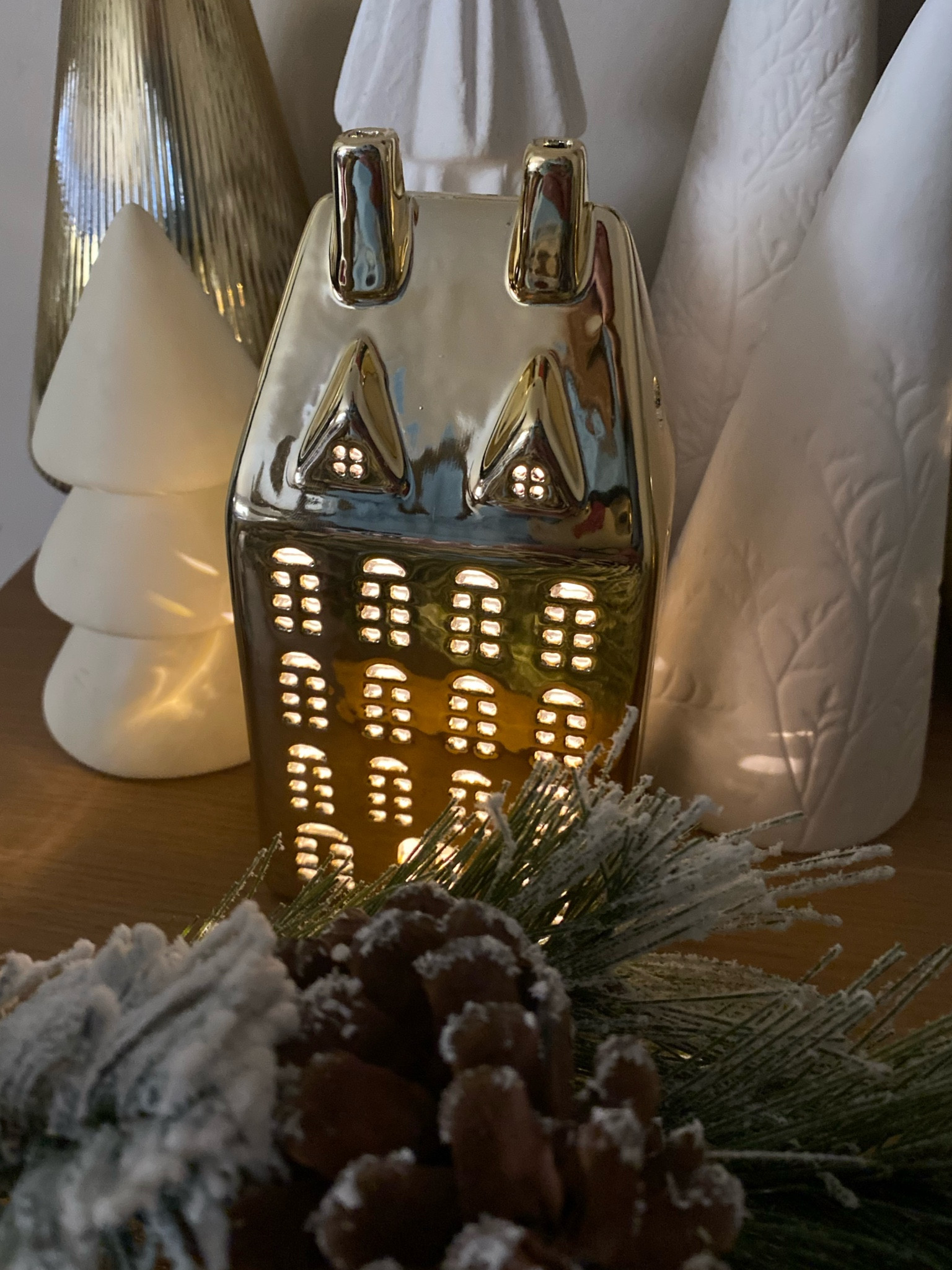 Christmas decor, Christmas house, decorations, target decor, 
light up house, gold decor

#LTKHoliday #LTKHome #LTKFindsUnder50