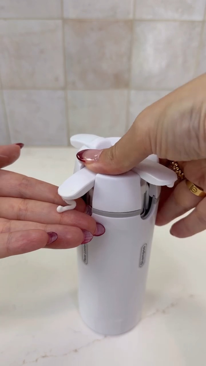 Amazon 4 in 1 Travel Bottle ✈️! This bottle is coming with me on every trip. It’s compact, leakproof and keeps all my toiletries organized in one place 🙌🤍
@amazon 
#amazontravel #amazonhome #travelessential #packinghack #amazonfavorite

#LTKHome