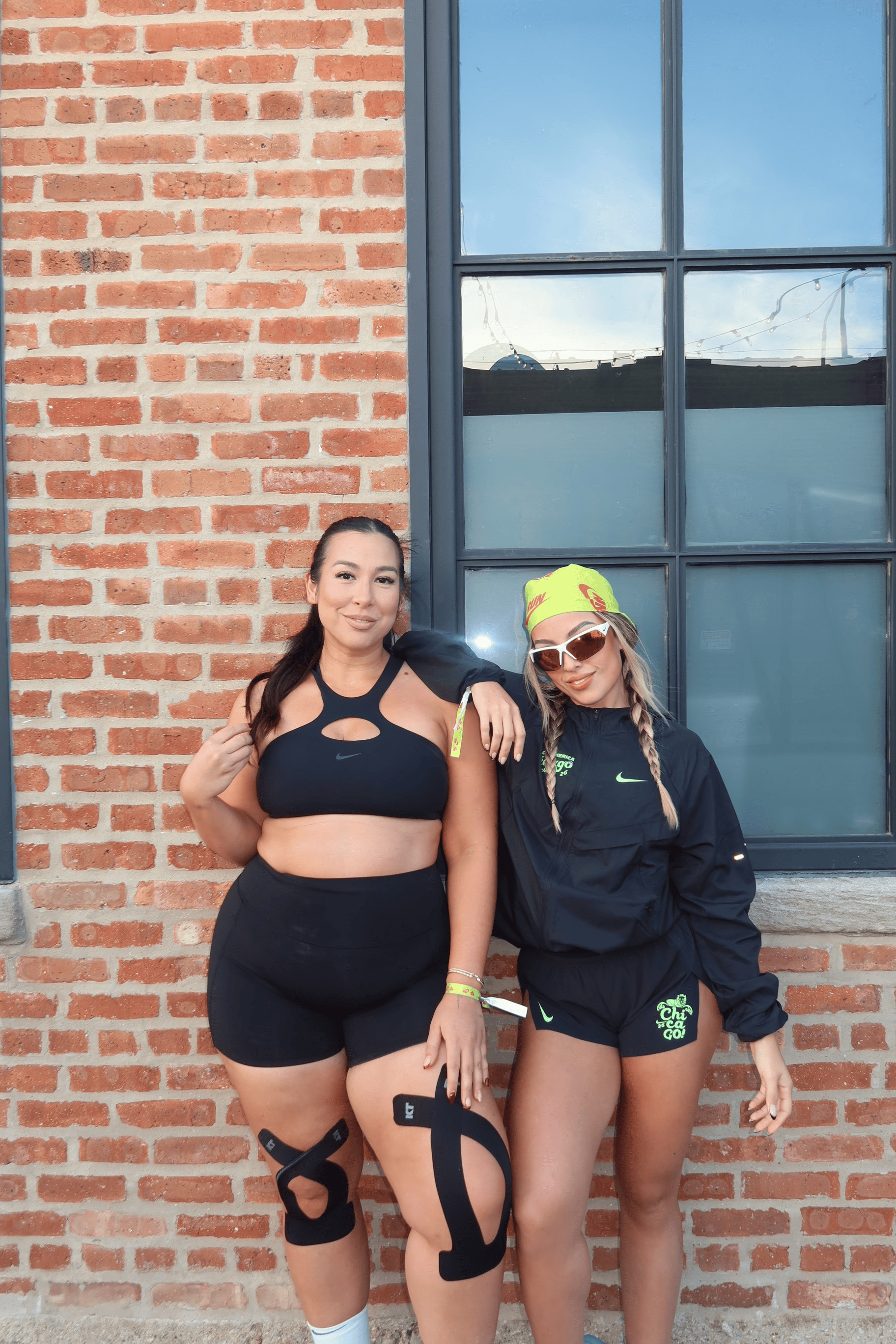 In great company at the Chicago Marathon this past weekend! Wearing an XL on top & bottom and size 9 in shoes. @NikeRunning  midsize, midsize runner, Nike, activewear, Chicago Marathon 2026 

 #LTKootd #LTKMidsize