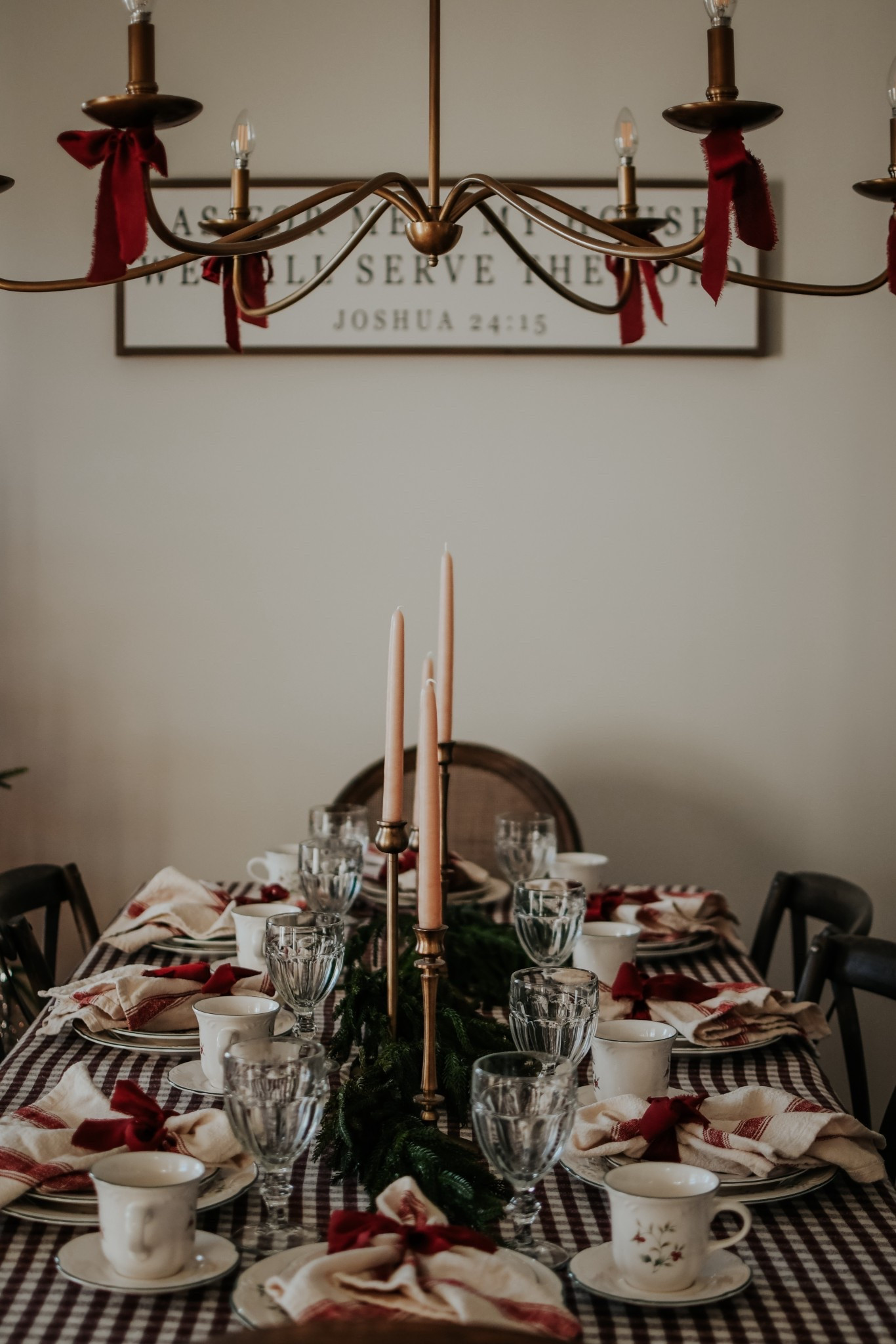 A simple tablescape of old & new 🌲 

#LTKHome #LTKHoliday