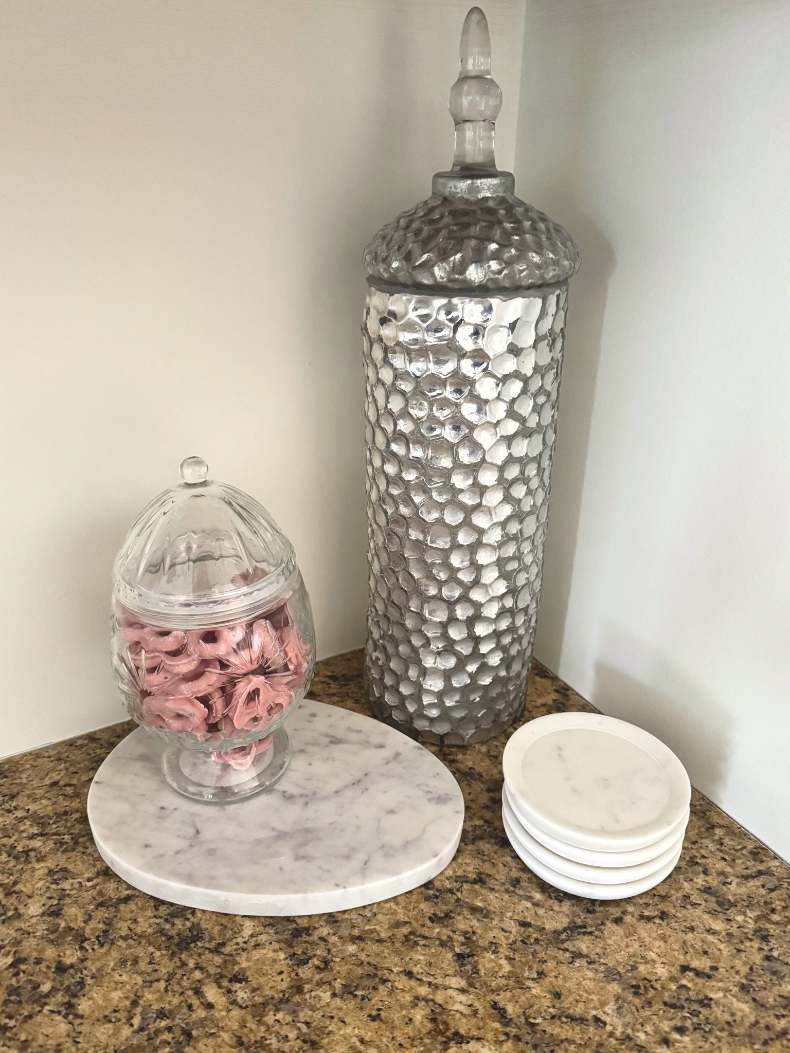 Hint of spring in this corner. I’m obsessed with the pretzels so I decided to make a cute space for them 🐣

The jar and tray are from Target but I can’t link them yet! Found some similars in the meantime.

#LTKHome #LTKfoodie #LTKSeasonal