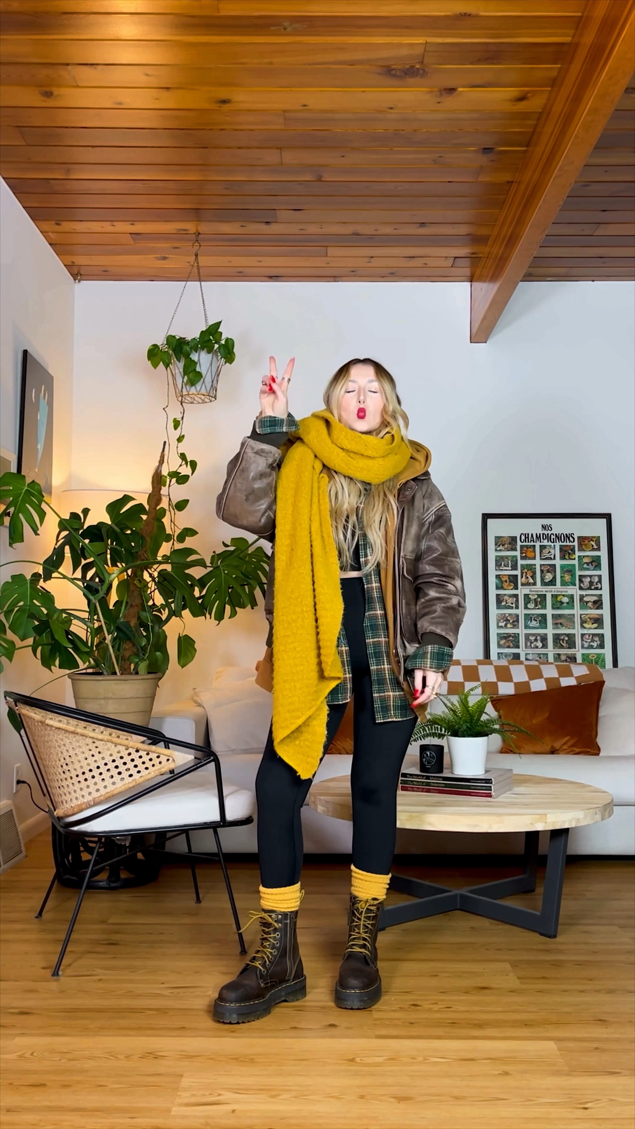 ✨BUILD AN OUTFIT WITH ME✨ Legging edition🤌 I live in leggings in the winter so I wanted to share a simple layered legging look you guys could easily recreate! My flannel, hoodie, and jacket are all vintage but I linked similar pieces below! I always opt for XL even if it’s men’s to get that cozy oversized look you can layer! 

#LTKSeasonal #LTKVideo #LTKstyletip