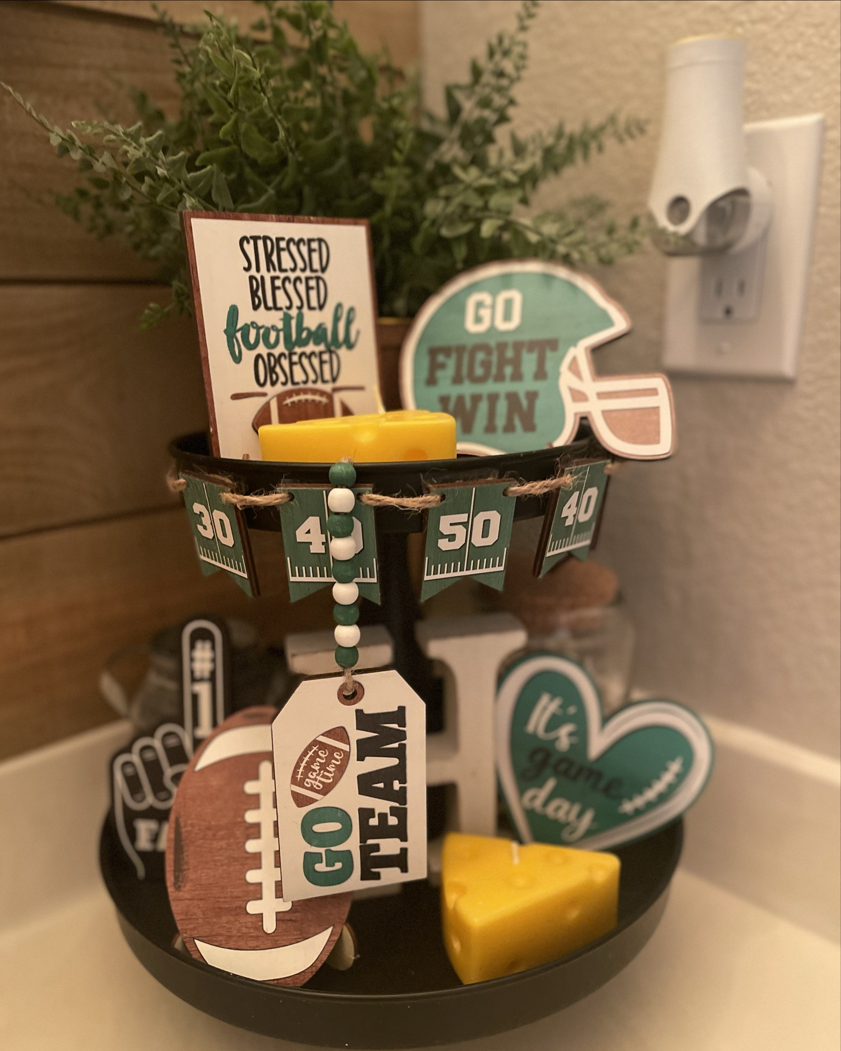 football season is almost here so it was time for me to swap out my 4th of July decor ! Check out this adorable tray decor from @amazon!! And because I’m a HUGE packers fan, I just couldn’t resist these cheese shaped candles 😍

#greenbaypackers #footballseason #footballfan #packers #amazon 

#LTKhome #LTKfindsunder50