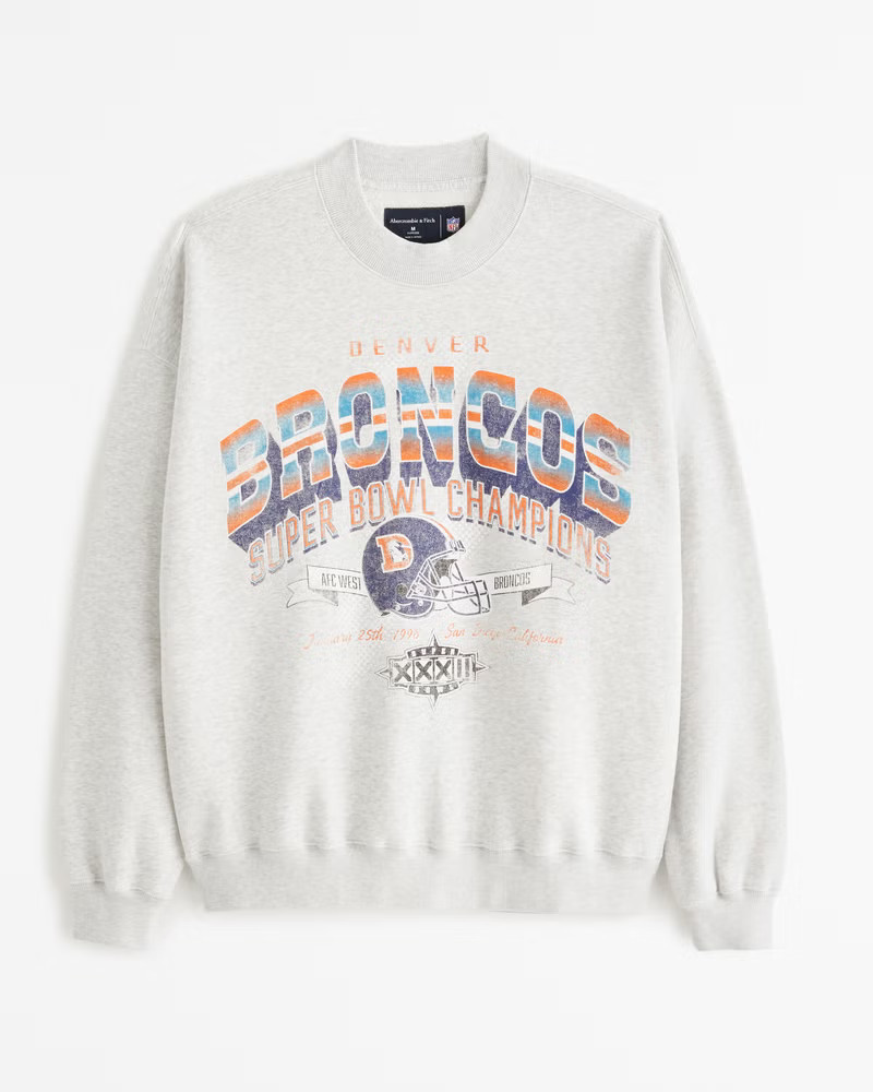 Abercrombie & Fitch Men's Denver Broncos Graphic Crew Sweatshirt in Light Heather Grey - Size XS | Abercrombie & Fitch (US)