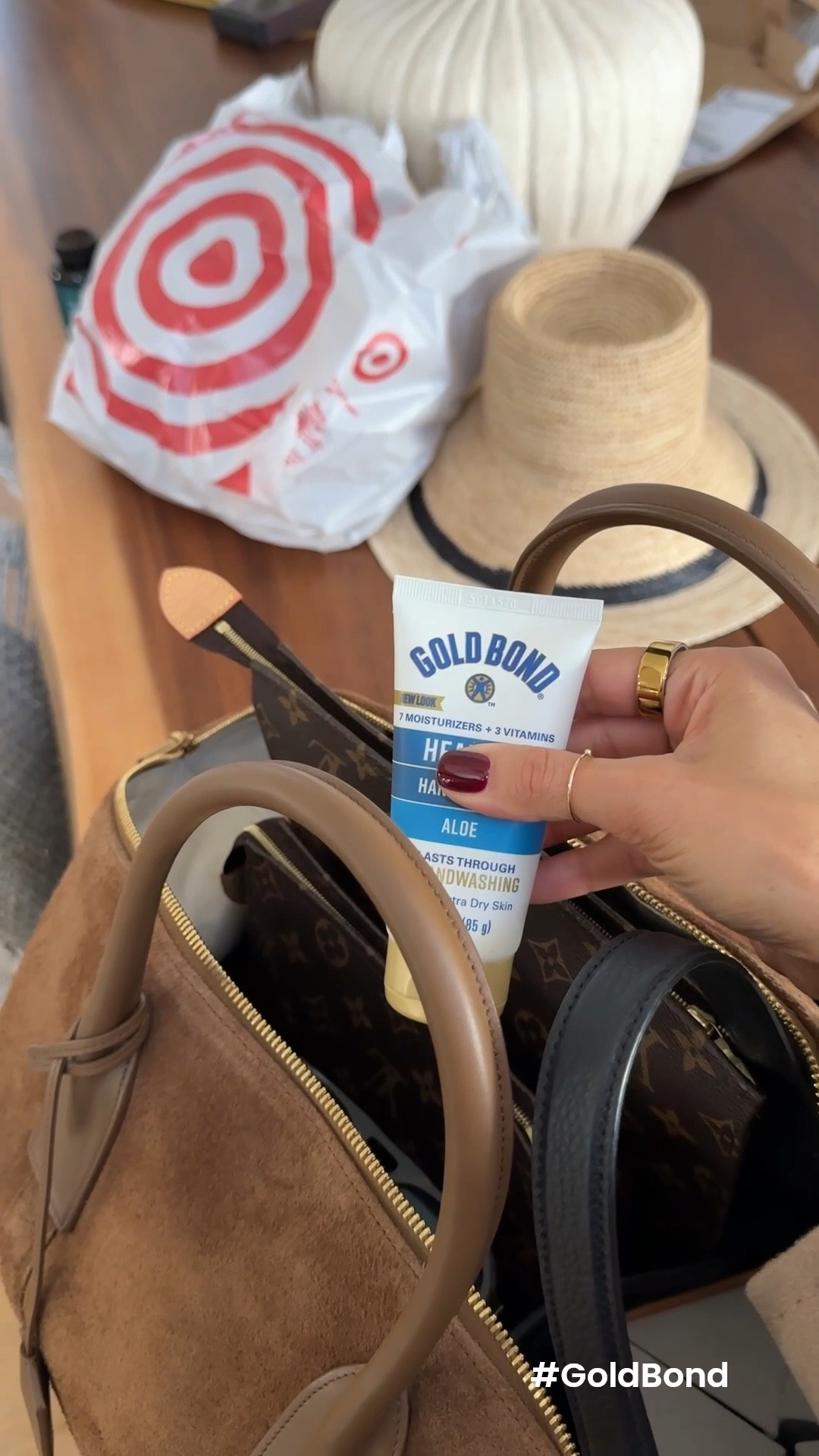 #AD #GoldBondPartner - GRWM for a Travel day! I made a quick stop at my local @target to pick up a few travel essentials including the Gold Bond healing moisturizer that gives me 24hrs of immediate hydration. I’ve been a long time fan of their lotion, its fragrance-free, it has aloe to help calm and comfort my skin and it’s perfect for long travel days! Their hand cream is a must for the plane, it fits in my toiletry bag and lasts through handwashing! 💦 @goldbond
#target #targetpartner 


#LTKTravel #LTKvlog #LTKselfcare