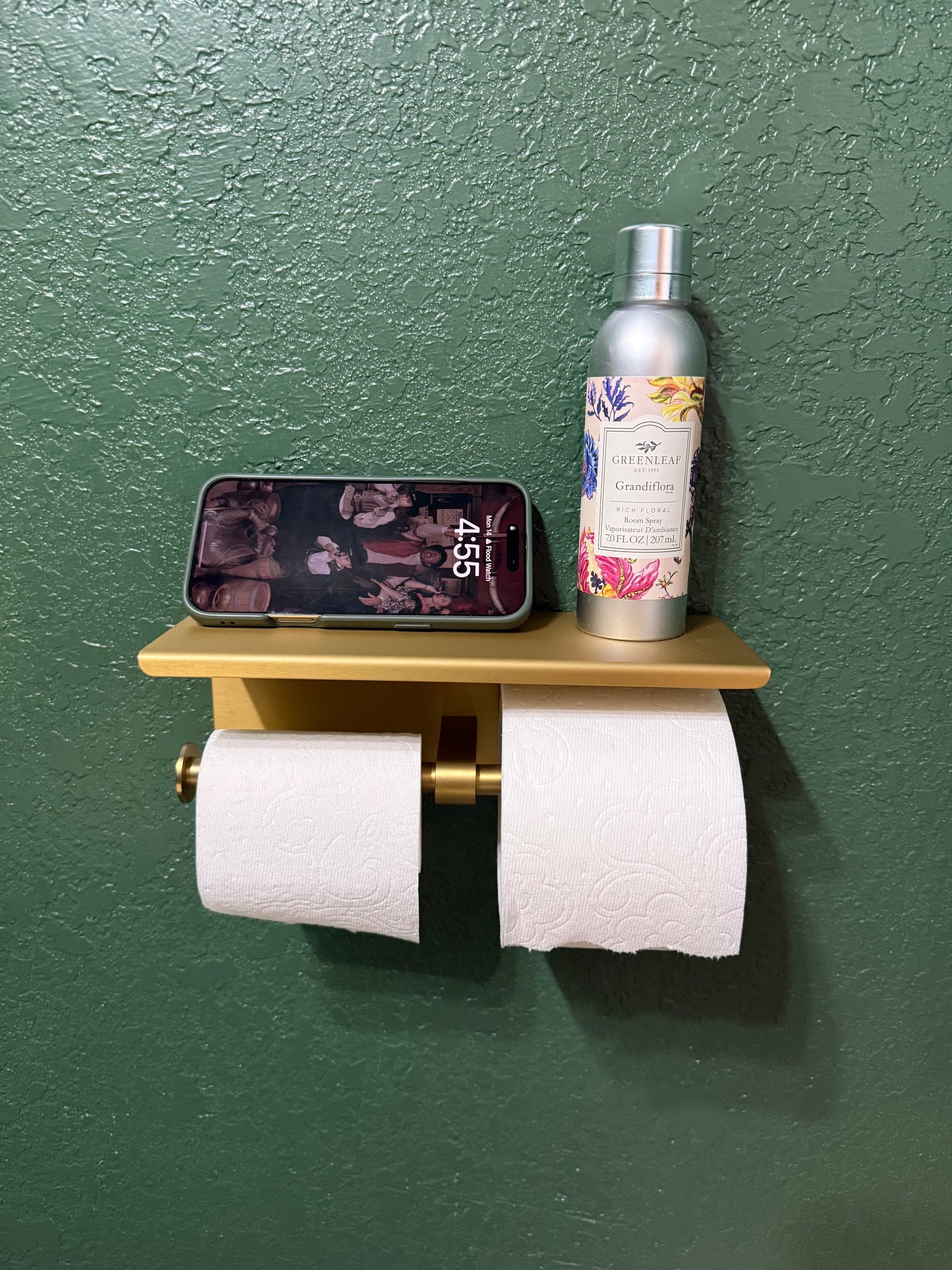 Obsessed with this toilet paper holder for our powder room!! 