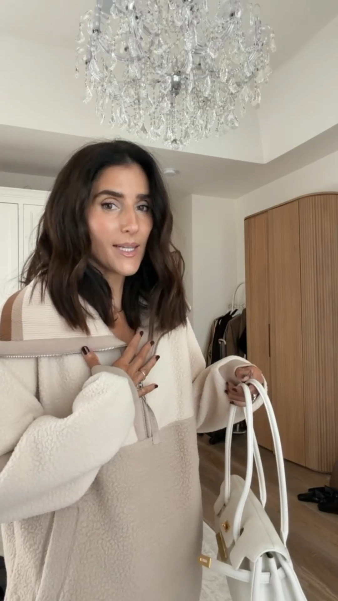 For anyone who is also handbag obsessed…. Girls this new arrival is soooo good! I love how soft it is, the style, functionality and size. 
I’m  just shy of 5-7” wearing the size small sweatshirt. #amazon #handbag #giftidea #stylinbyaylin #aylin #varley #bag

#LTKHoliday #LTKgrwm #LTKootd