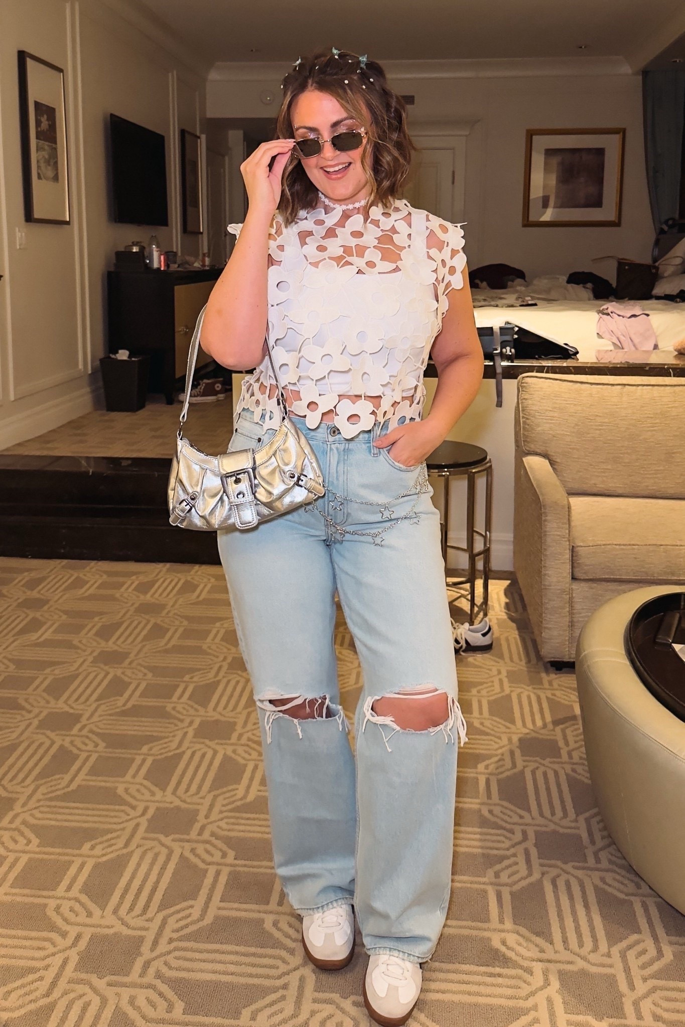 2016 or Y2K?? 🪩🤍

Top, large
Tank, large
Jeans, 31L
Sneakers, true size 10

Concert outfit, size 12, midsize, millennial, festival outfit, millennial outfit, y2k millennial, Courtney Hamilton


#LTKootd #LTKFindsUnder50 #LTKFindsUnder100