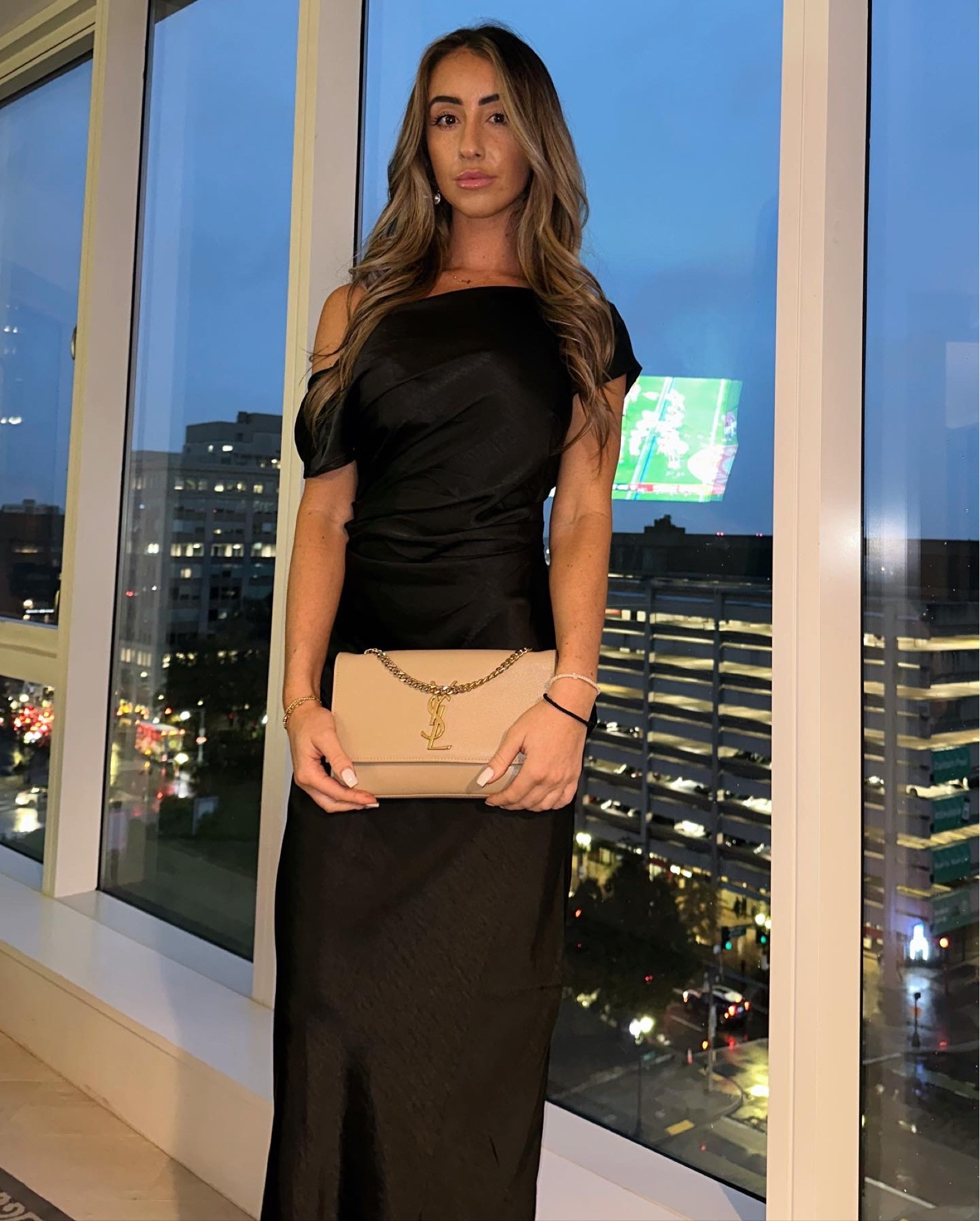 Black Tie event 
Stats: 5’1 105lbs 
Wore with linked Aldo heels 
No alterations 🤍
This dress on Hello Molly is the Faithful nights but it wouldn’t let me link so linked a similar dress