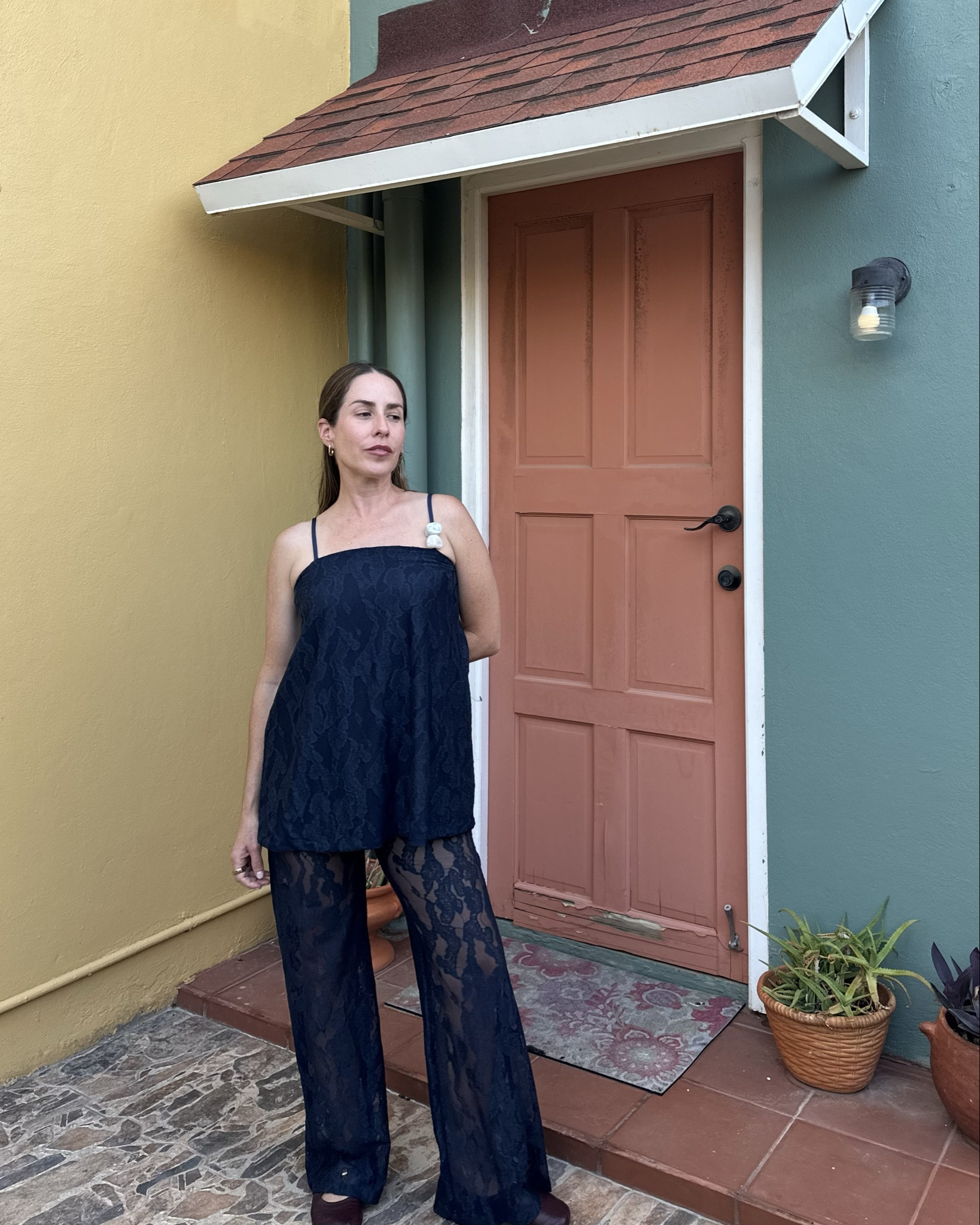 Wore this little number to Caitlyn Warakomski’s pre-wedding dinner in Aruba and got so many compliments. I love this set bc I can wear it as is… but I also style the pants with a long T-shirt for a chic boho moment and I’ve even worn the top as a mini dress  