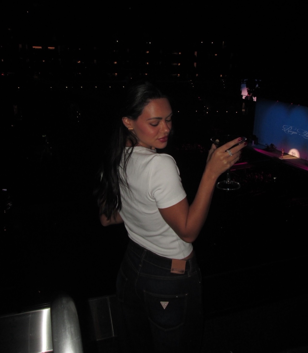 Sabrina Carpenter concert ootd | joes jeans baby white tee & guess dark denim jeans #concertootd #concertstyle

#LTKHoliday #LTKSeasonal #LTKGiftGuide