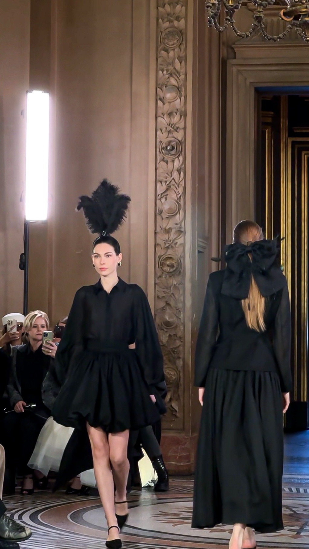 My jaw dropped at La Daríque ! I would wear every single piece 😍
#parisfashionweek #ltkfashionmonth