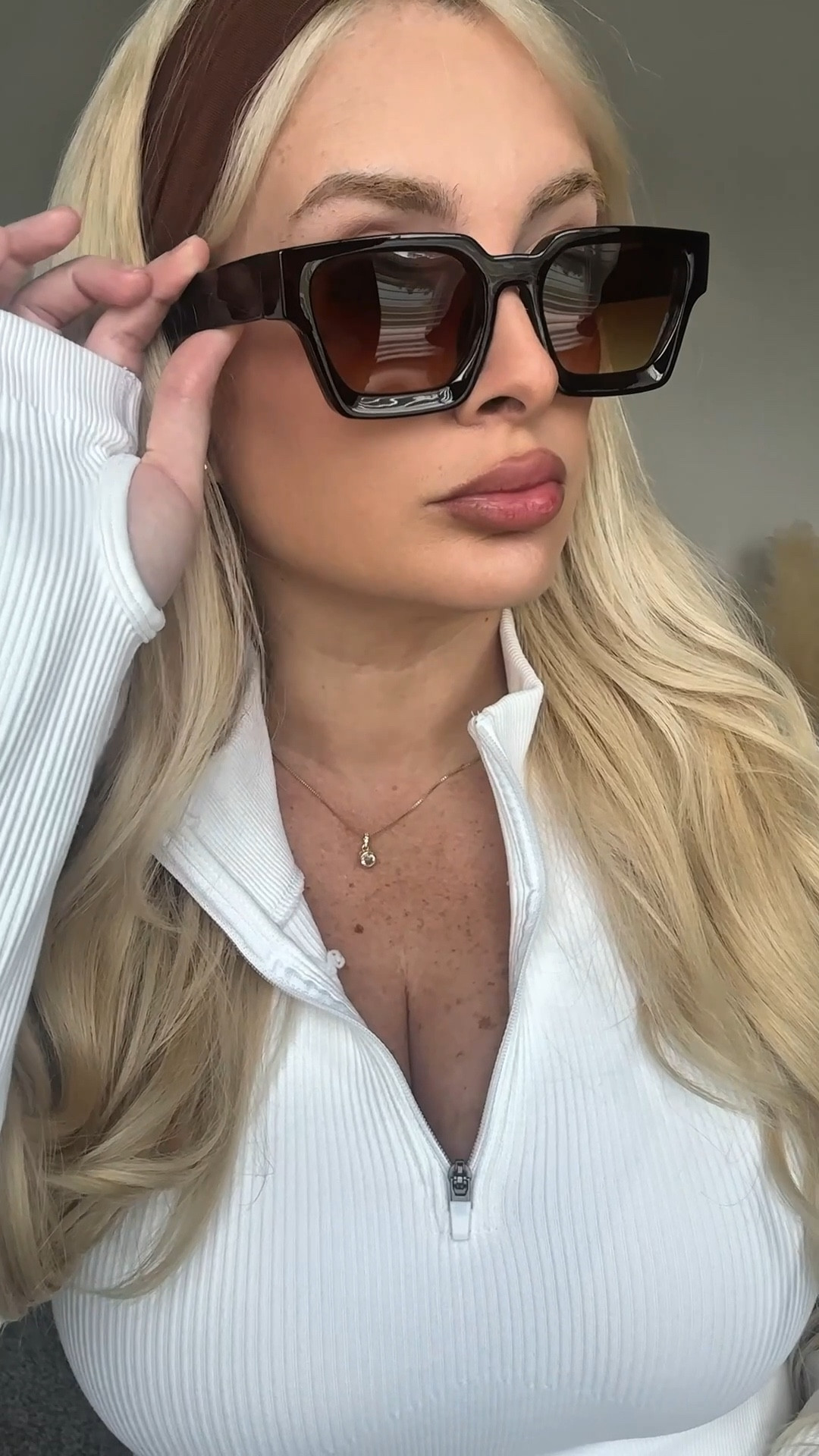 Comfy , sporty but always fashion . Love this two piece sports set . 

#LTKStyleTip #LTKFallSale #LTKSeasonal