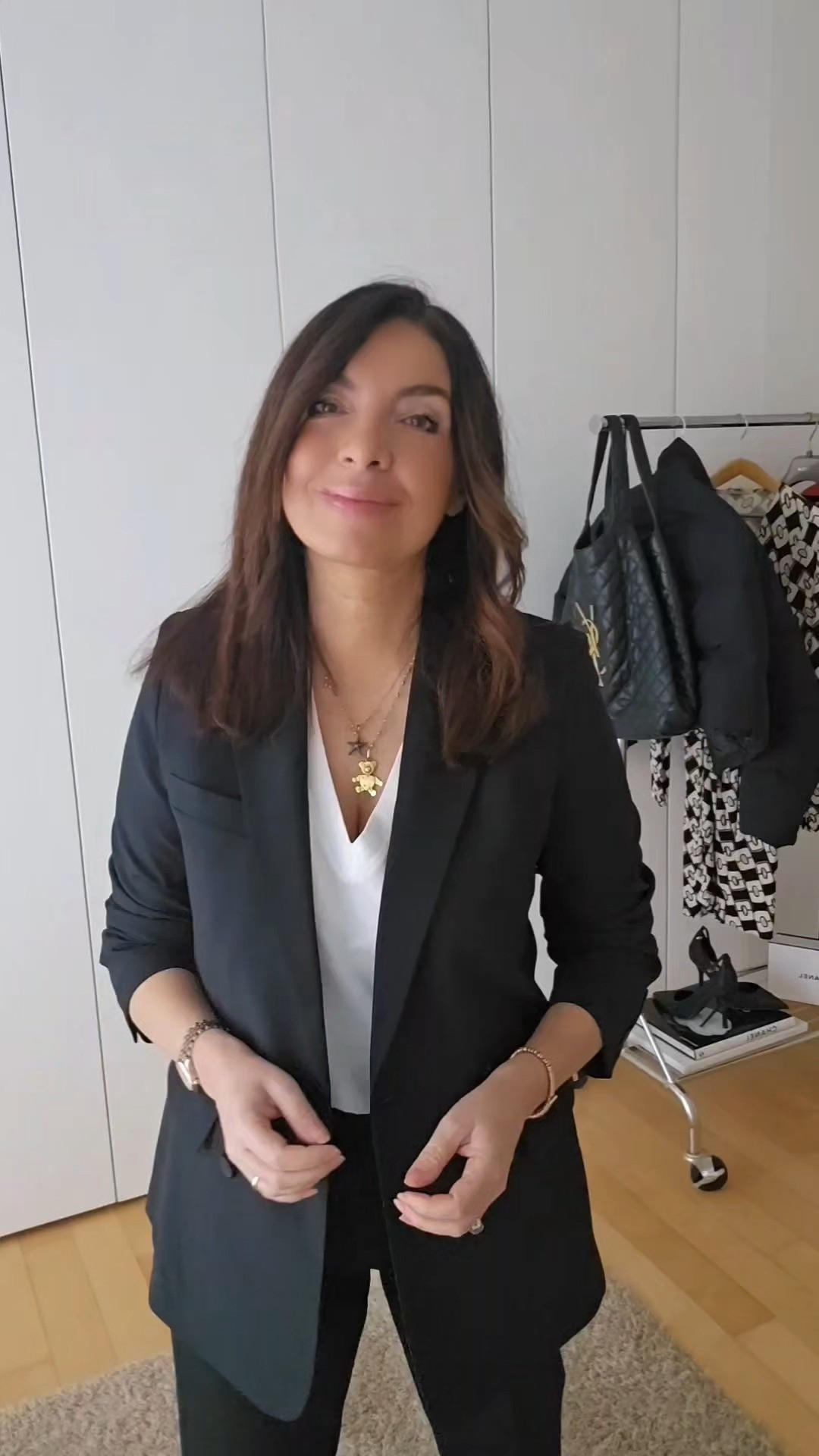 🇮🇹 Ho provato per voi il blazer e i pantaloni di Uniqlo e la qualità è eccellente! ✨ Vestibilità regolare, tessuto stupendo e super versatili per creare look chic e minimal. Ho scelto la XS per il blazer e la S per i pantaloni… e sono davvero soddisfattissima! 😍 Perfetti per ogni stagione e facili da abbinare.  

🇬🇧 I’ve tested Uniqlo’s blazer and trousers, and the quality is top-notch! ✨ Regular fit, amazing fabric, and super versatile for chic and minimal outfits. I got the blazer in XS and the trousers in S… and I’m beyond happy! 😍 Perfect for any season and so easy to style.  

#effortlesschic #uniqlo #fallstyle  

 #LTKitalia #LTKspring #LTKover50style